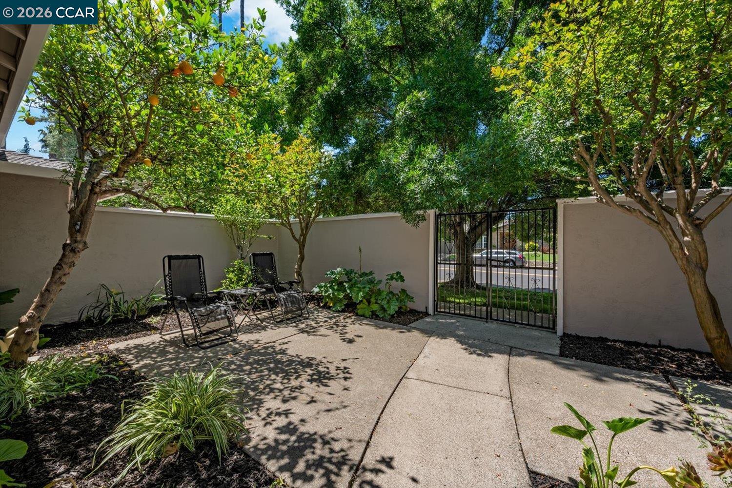 1642 Carriage Dr