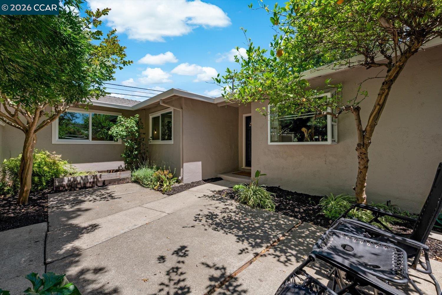 1642 Carriage Dr