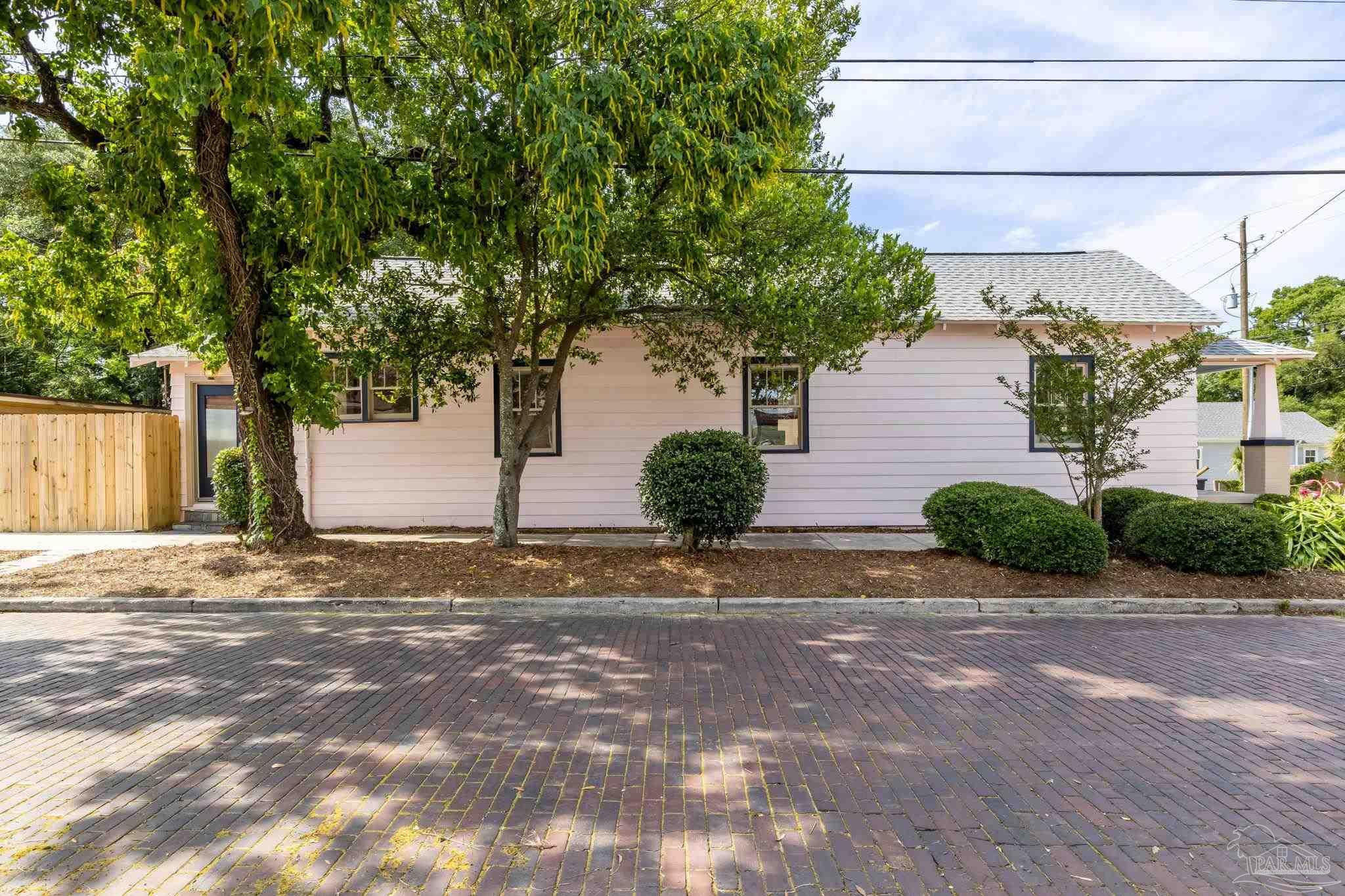 422 N Davis Hwy