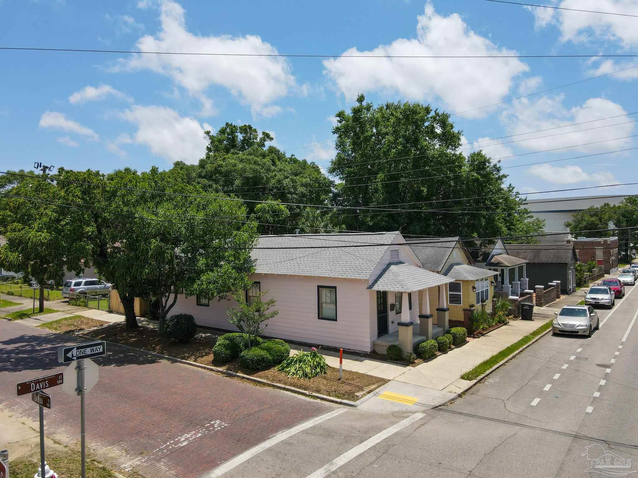 422 N Davis Hwy
