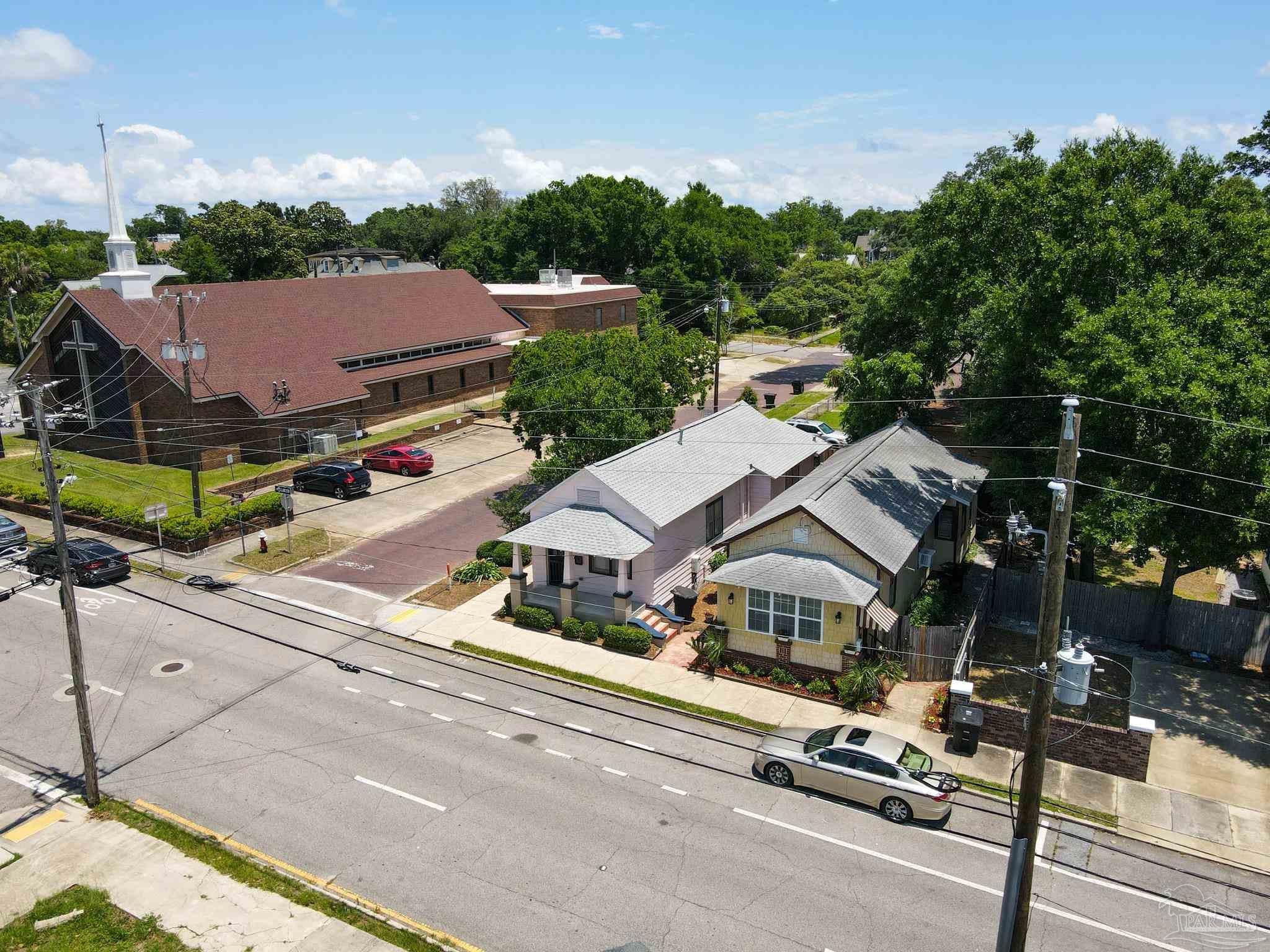 422 N Davis Hwy