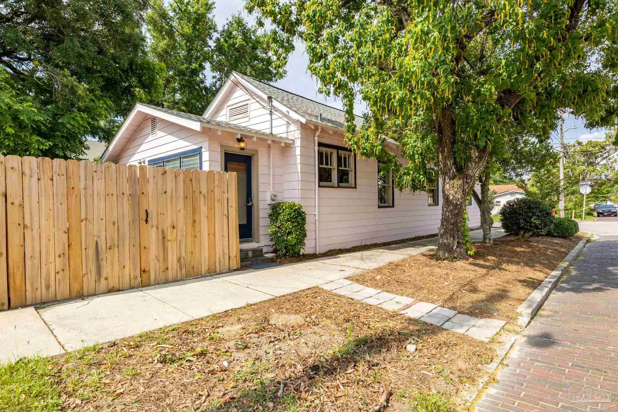 422 N Davis Hwy