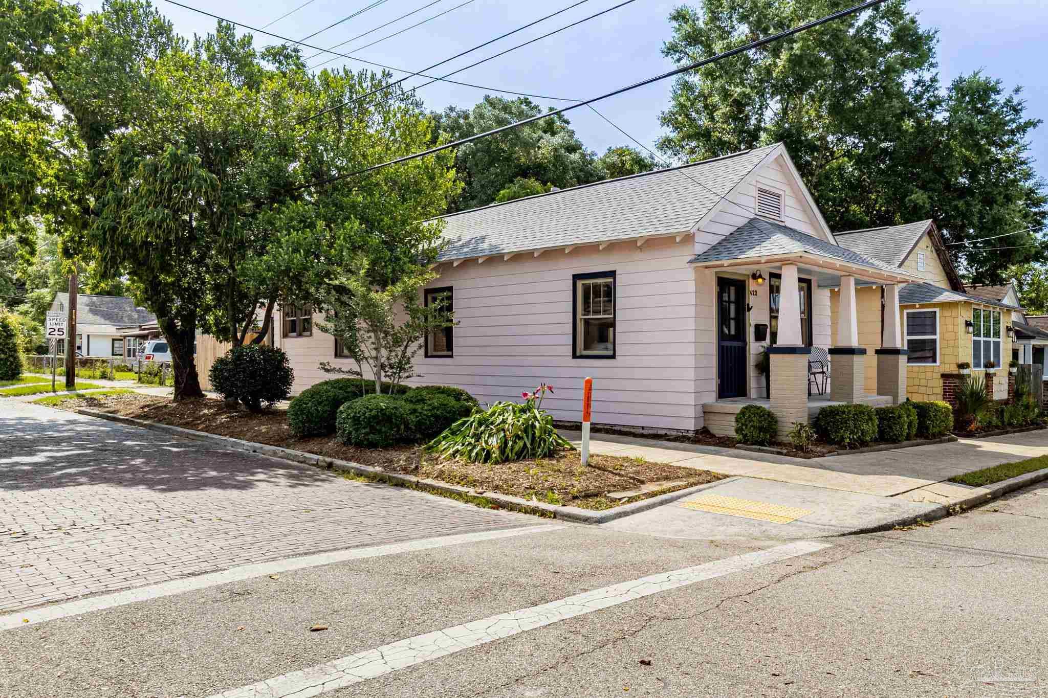 422 N Davis Hwy