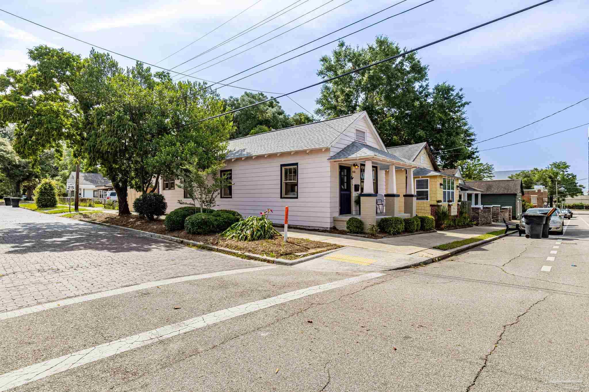 422 N Davis Hwy