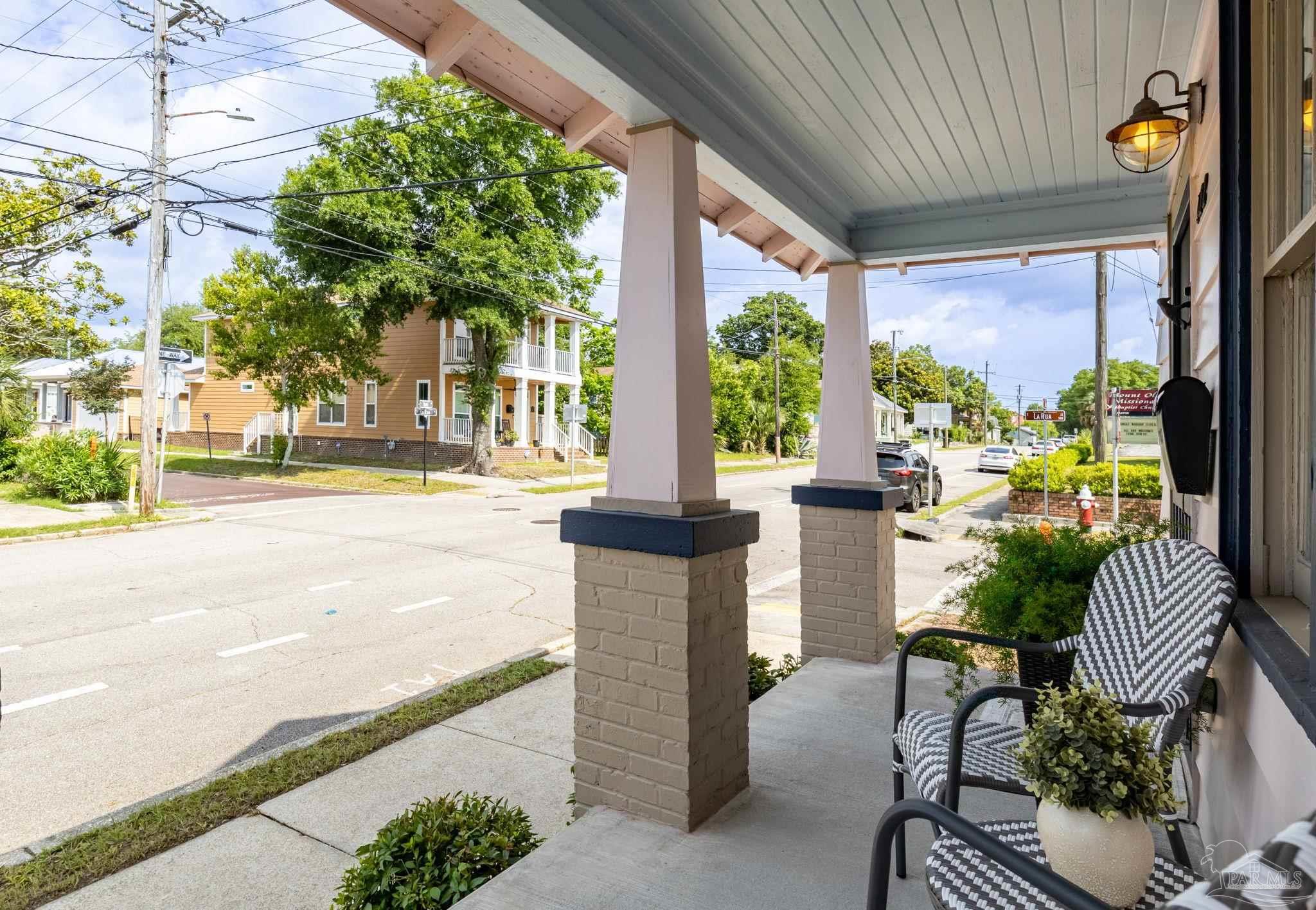 422 N Davis Hwy