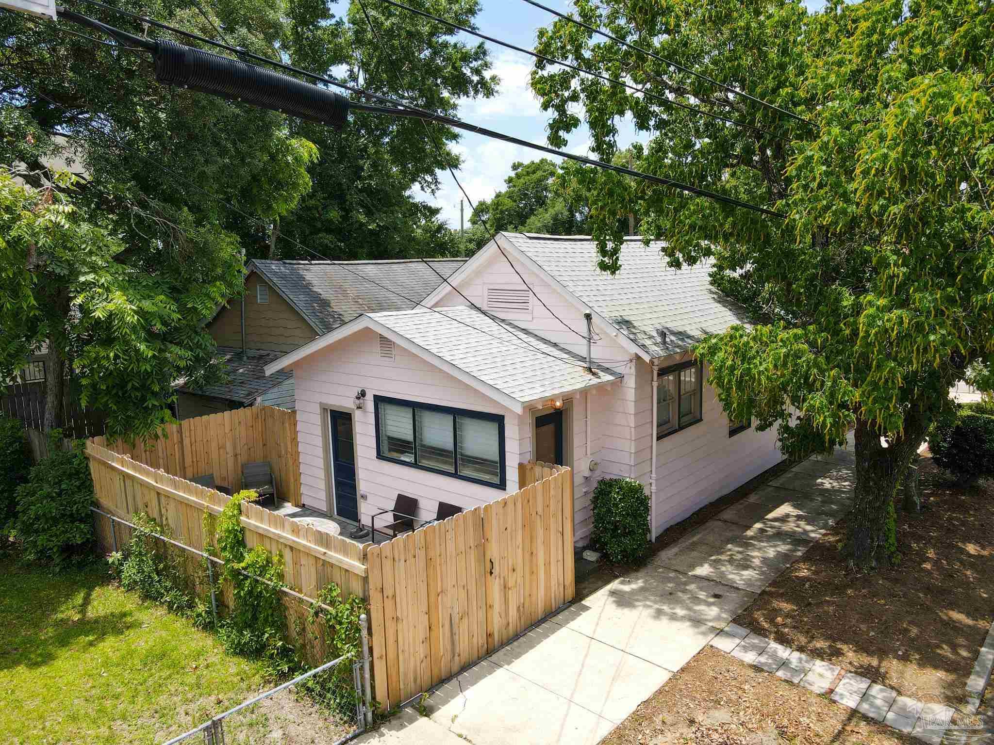 422 N Davis Hwy