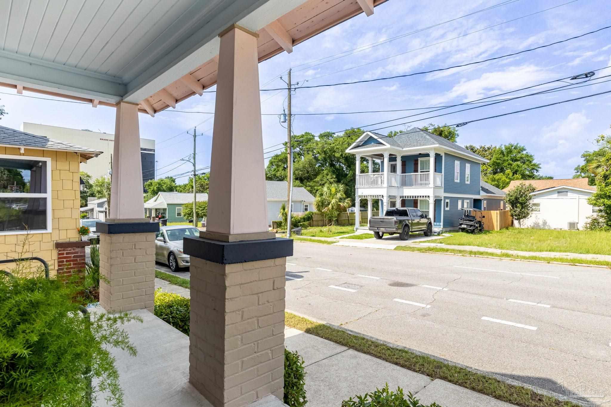 422 N Davis Hwy