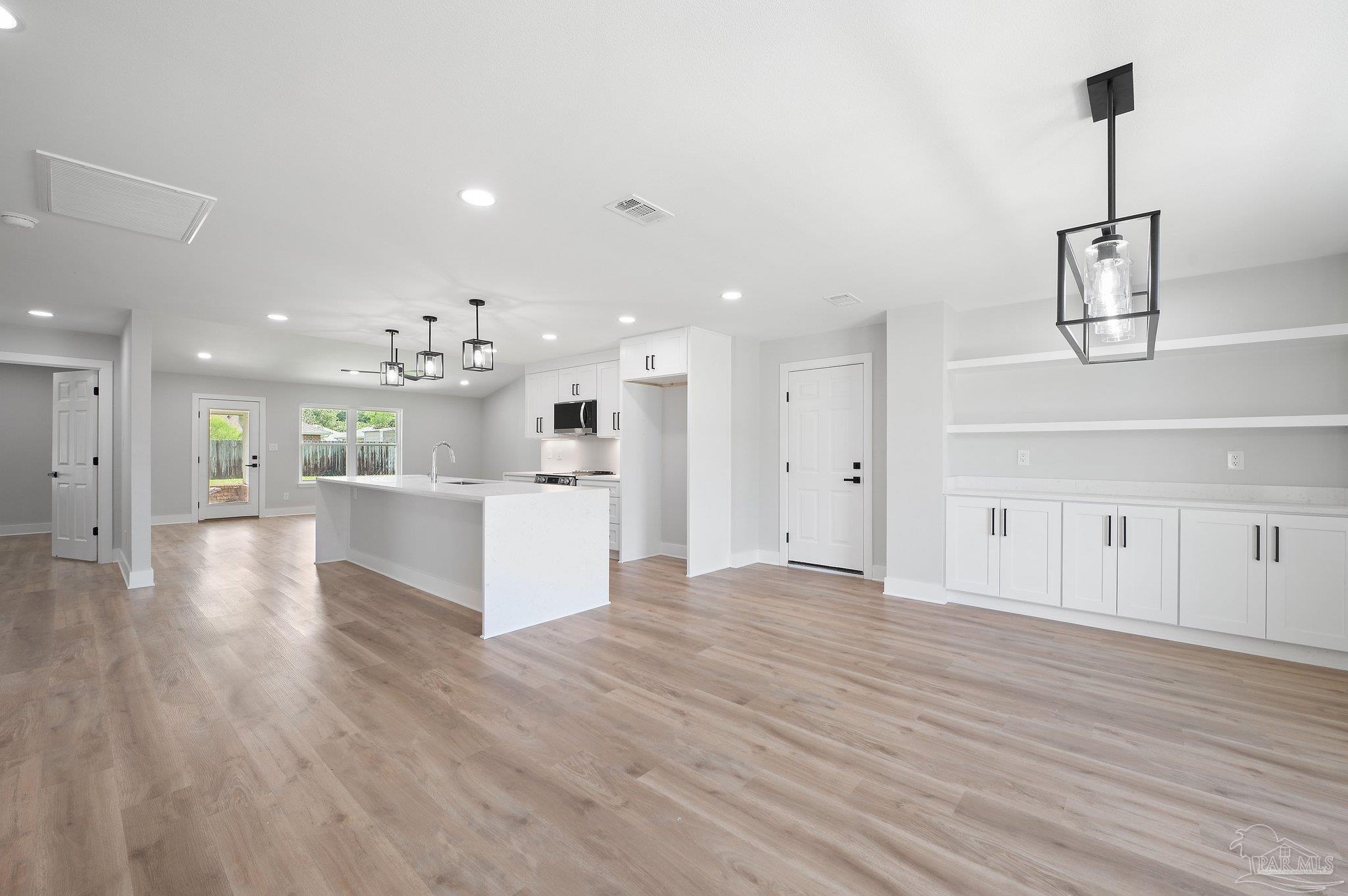 4290 Idell Ln