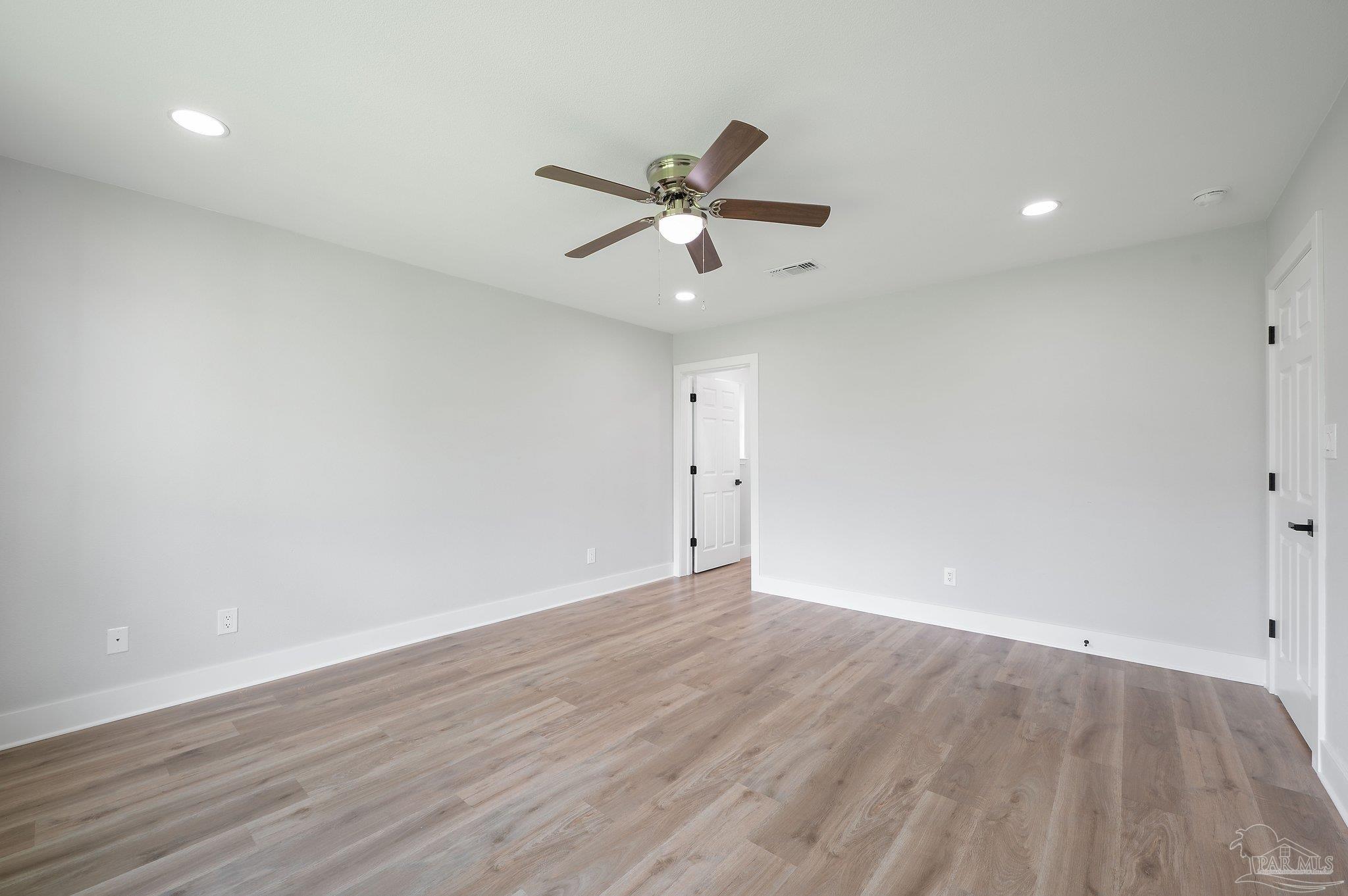 4290 Idell Ln