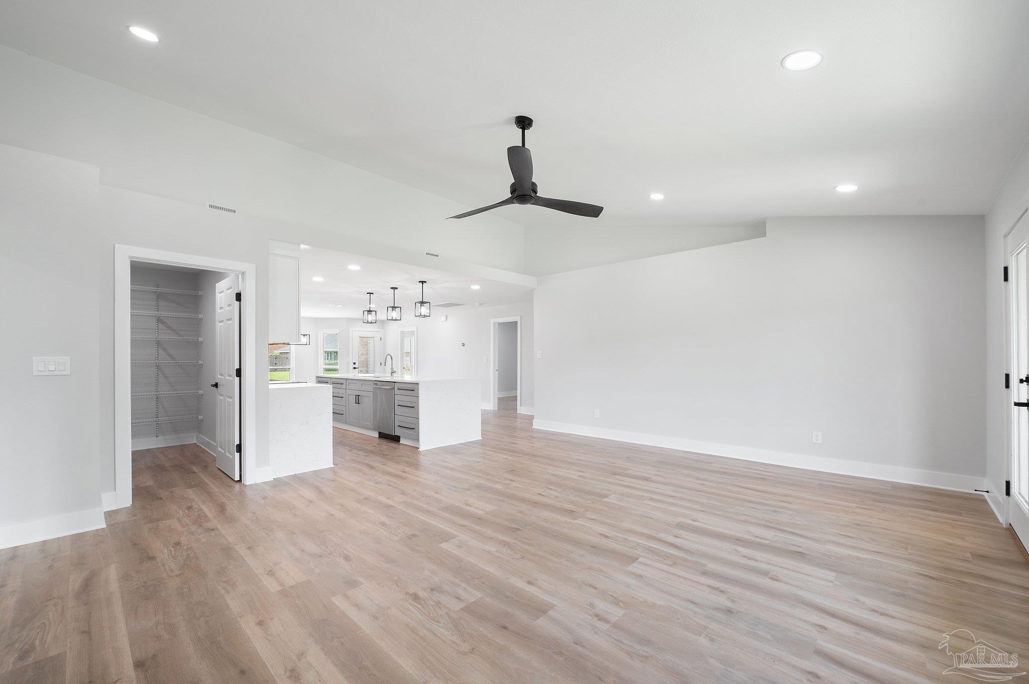 4290 Idell Ln