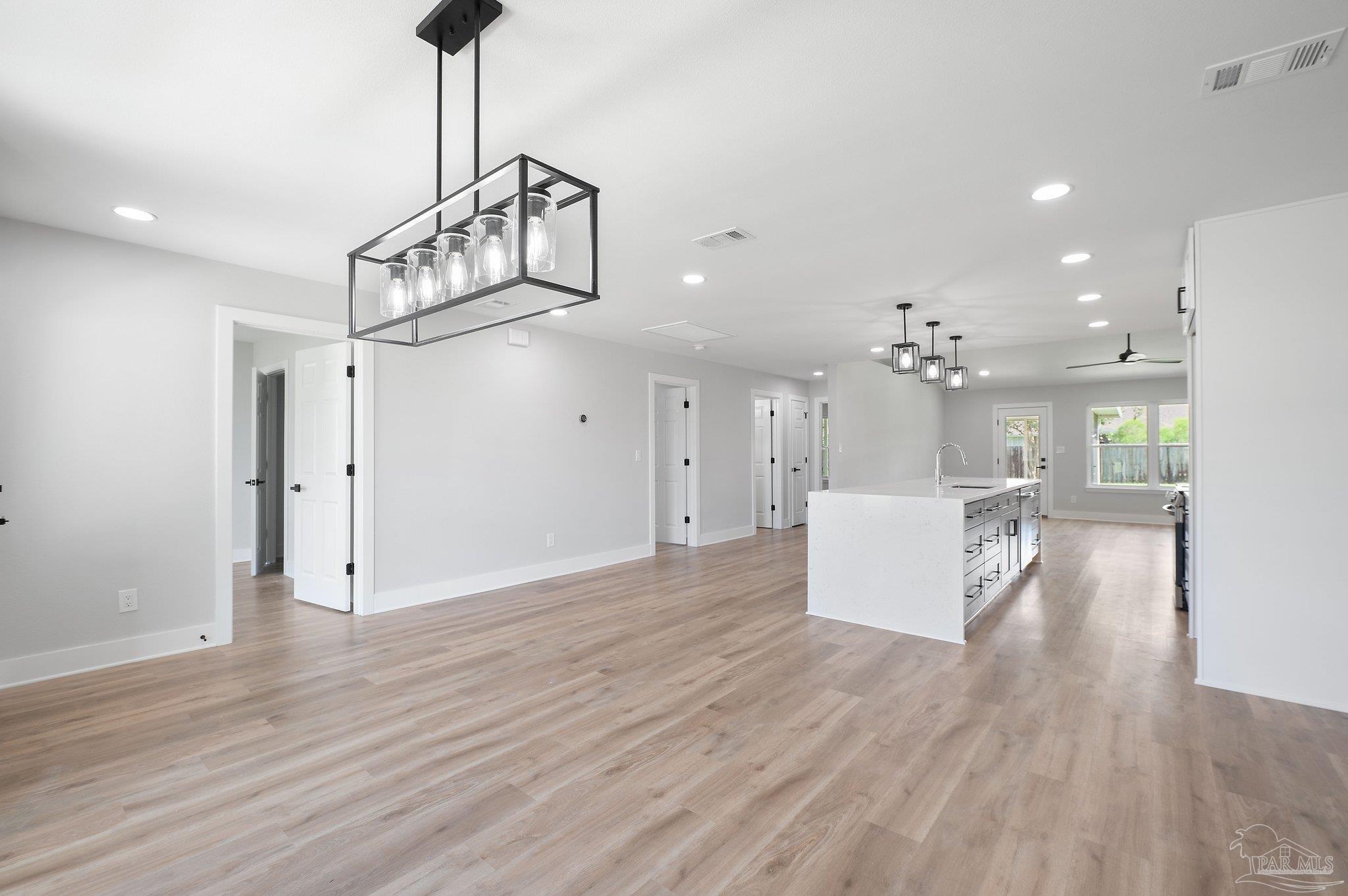 4290 Idell Ln