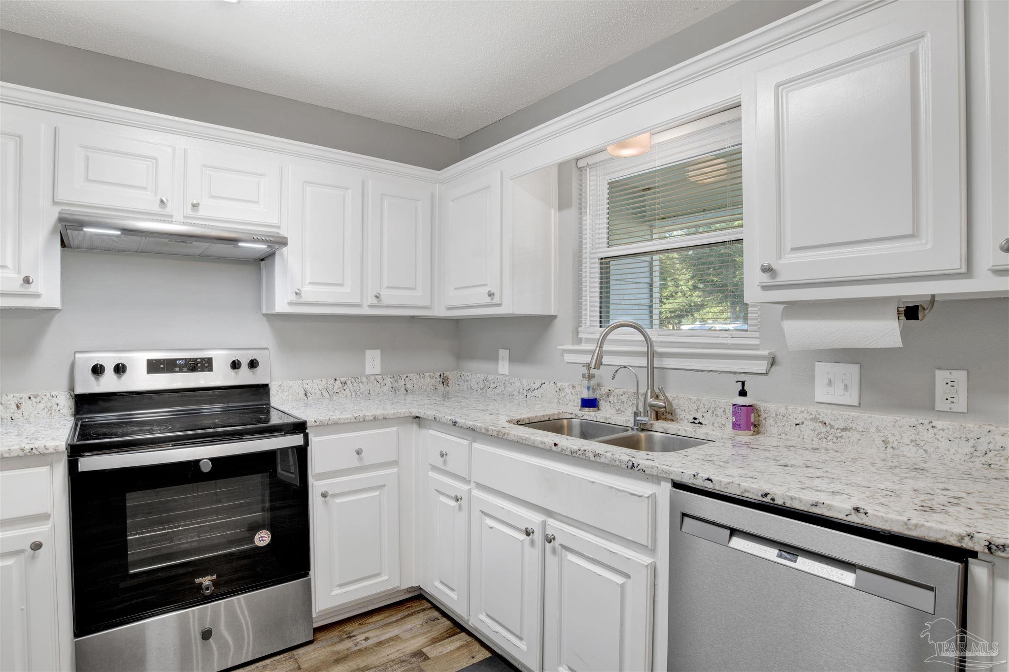 5801 Loring Dr