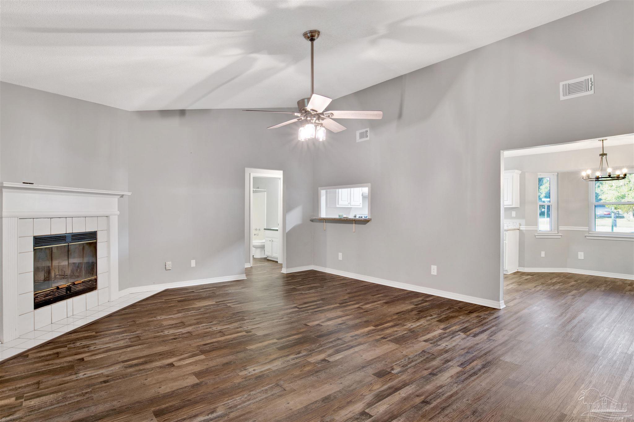 5801 Loring Dr