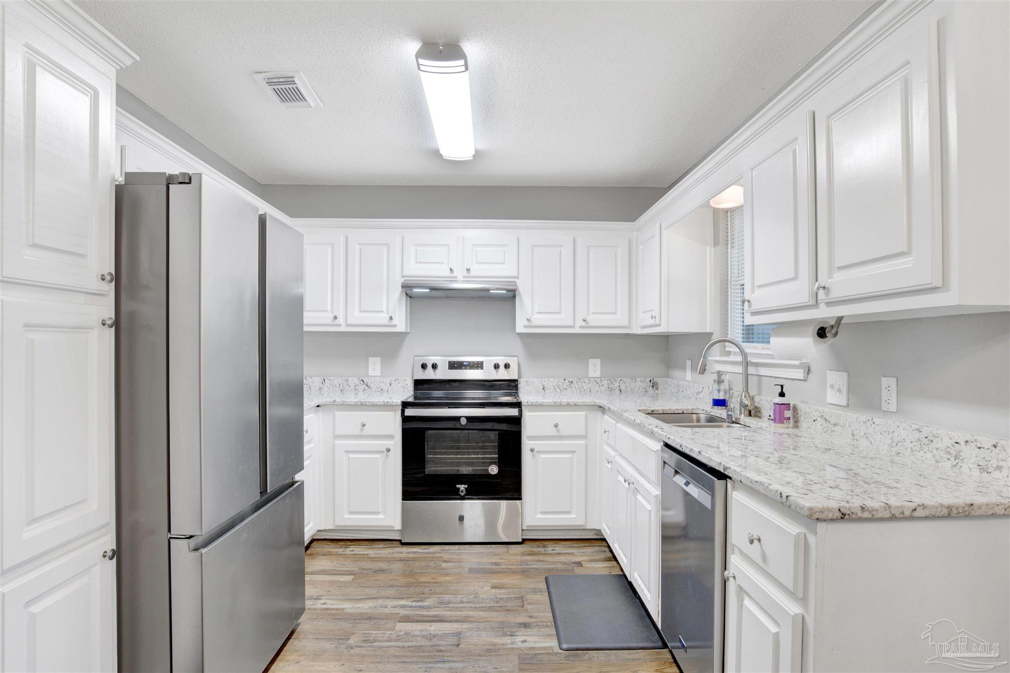 5801 Loring Dr