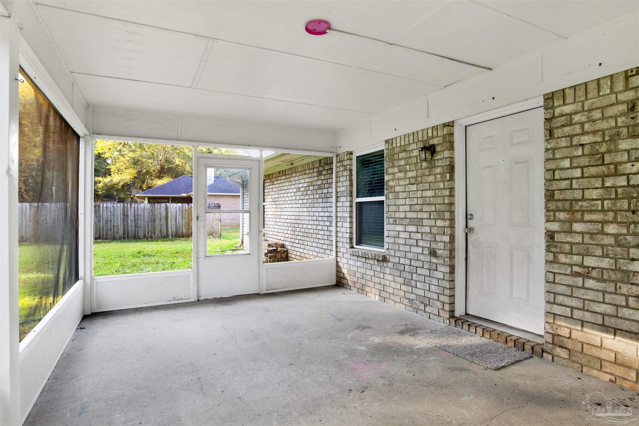 5801 Loring Dr