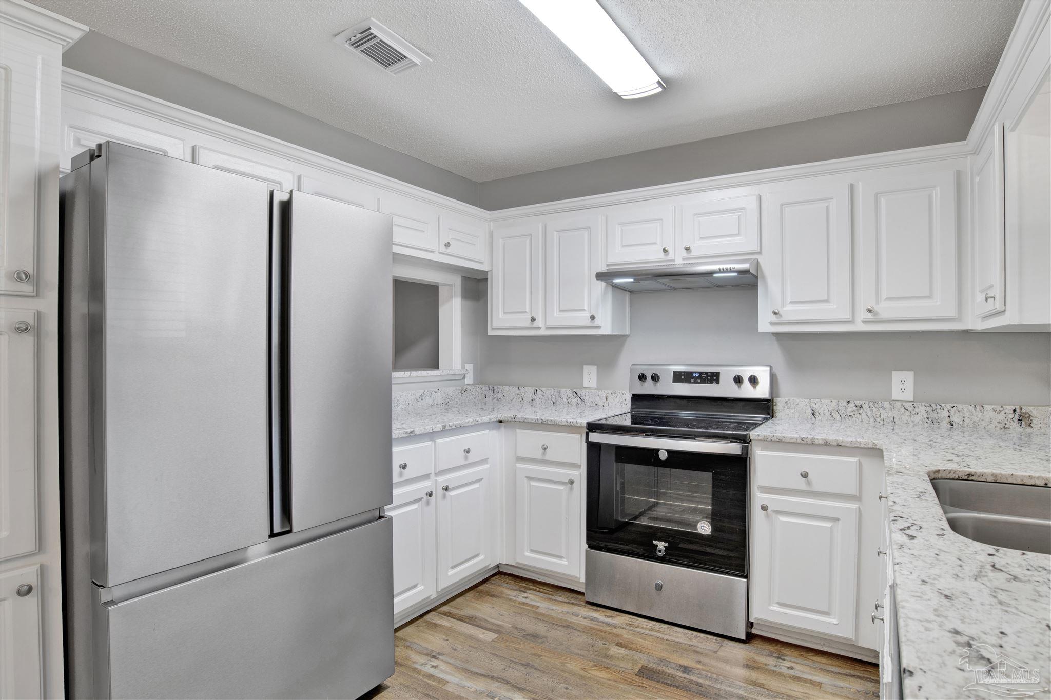 5801 Loring Dr