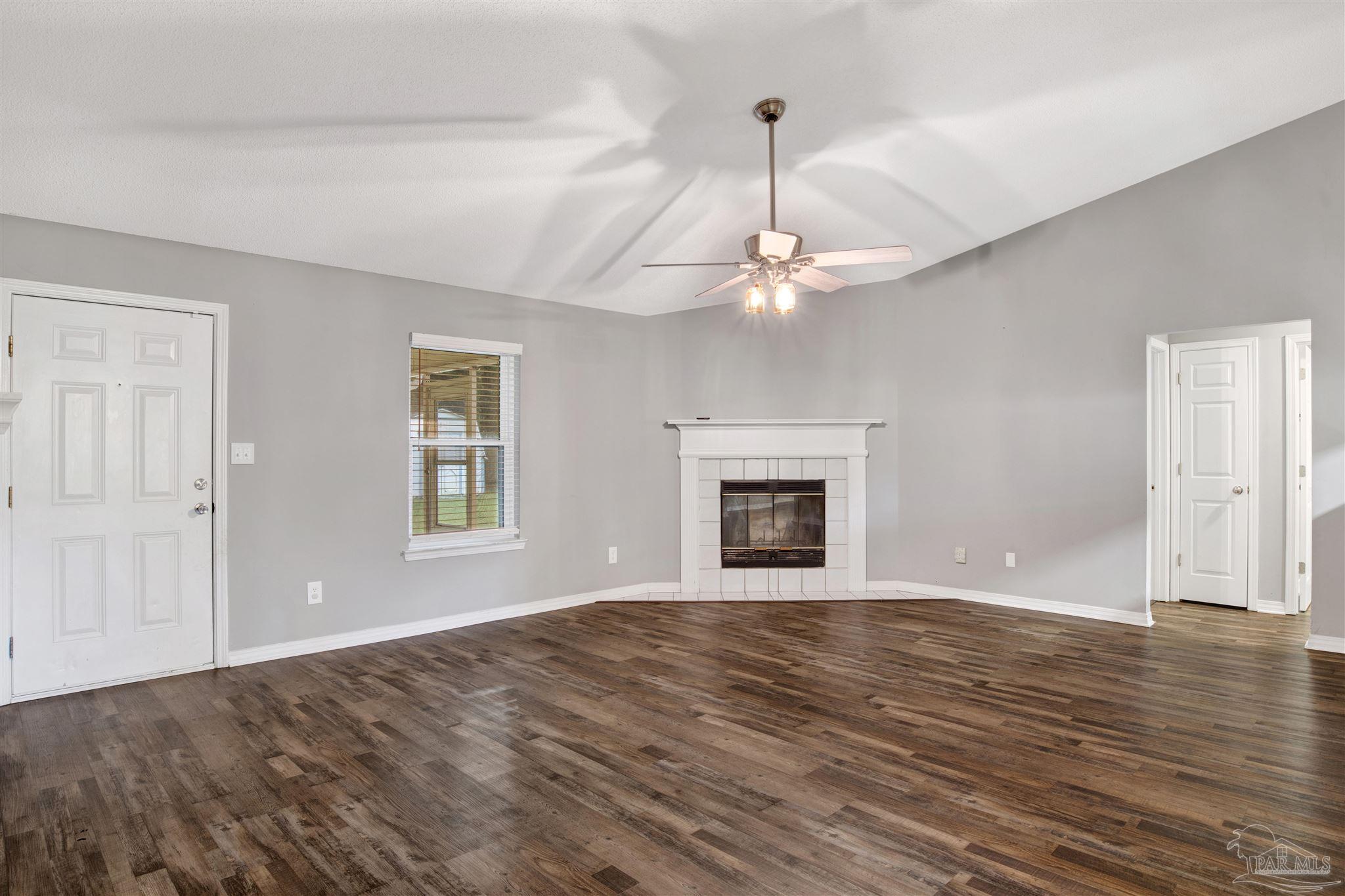 5801 Loring Dr