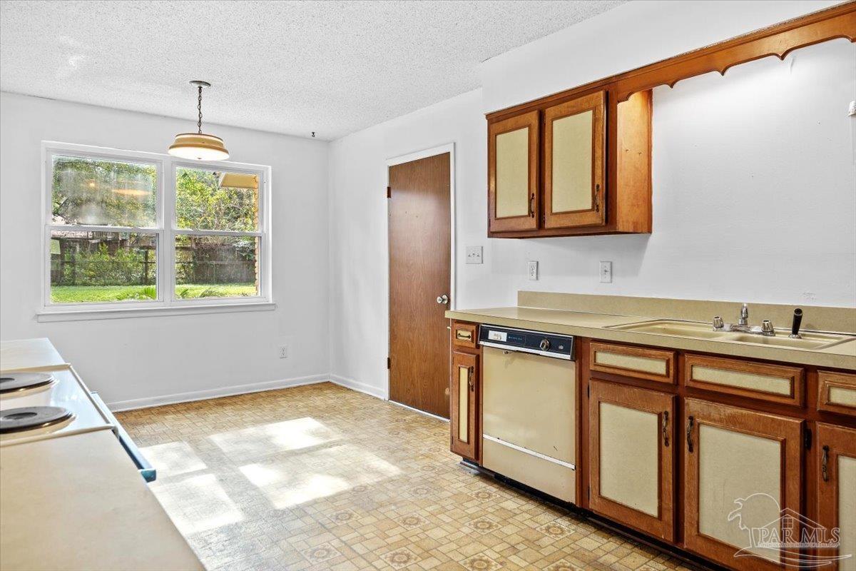 7889 Chesterfield Rd