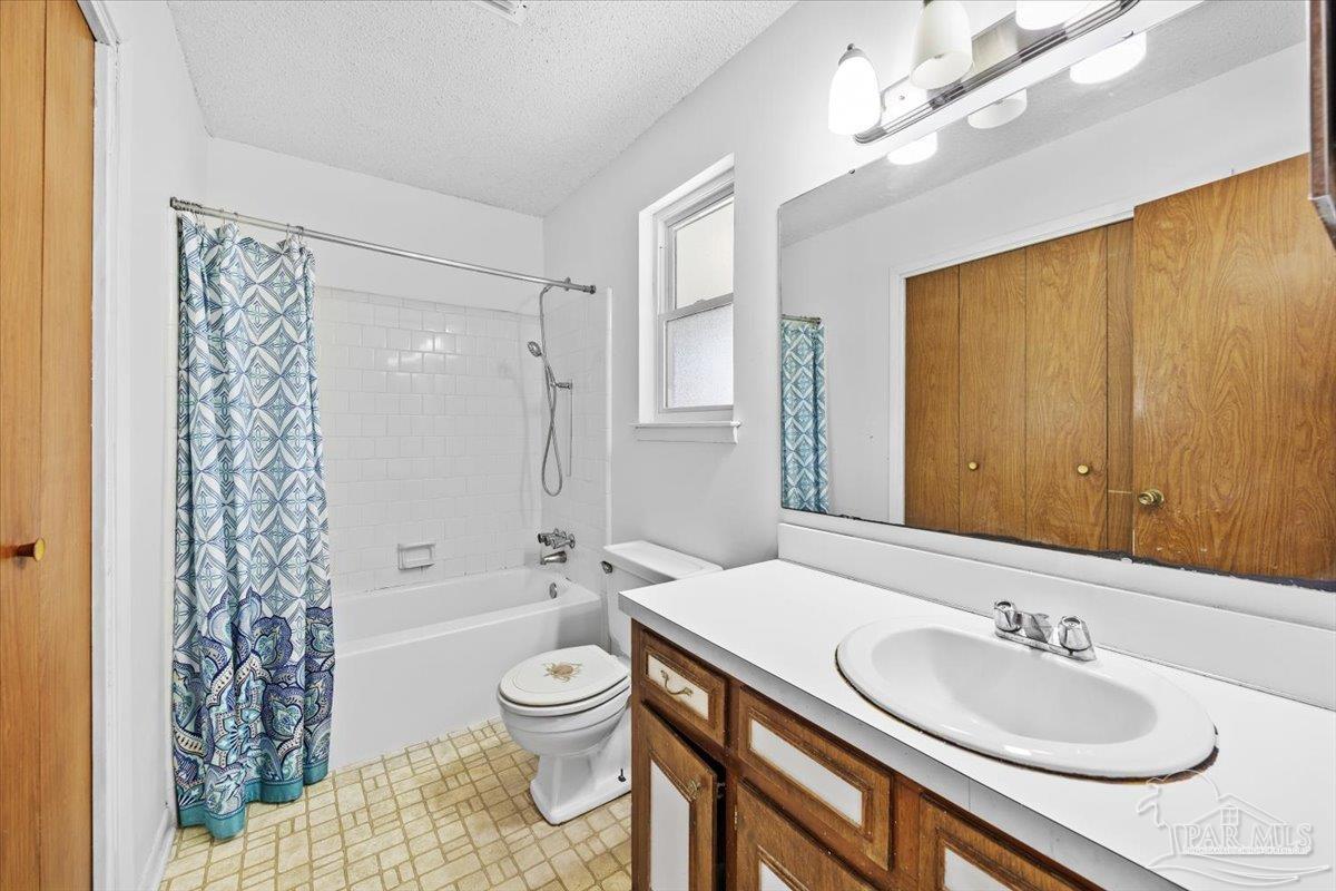 7889 Chesterfield Rd