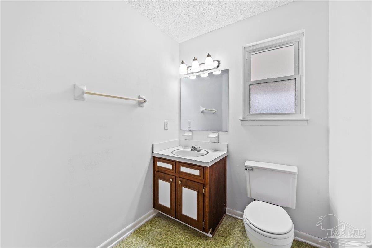 7889 Chesterfield Rd