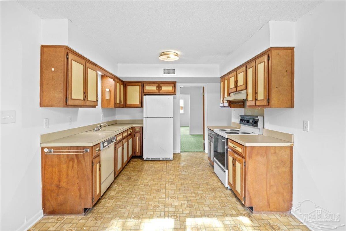 7889 Chesterfield Rd