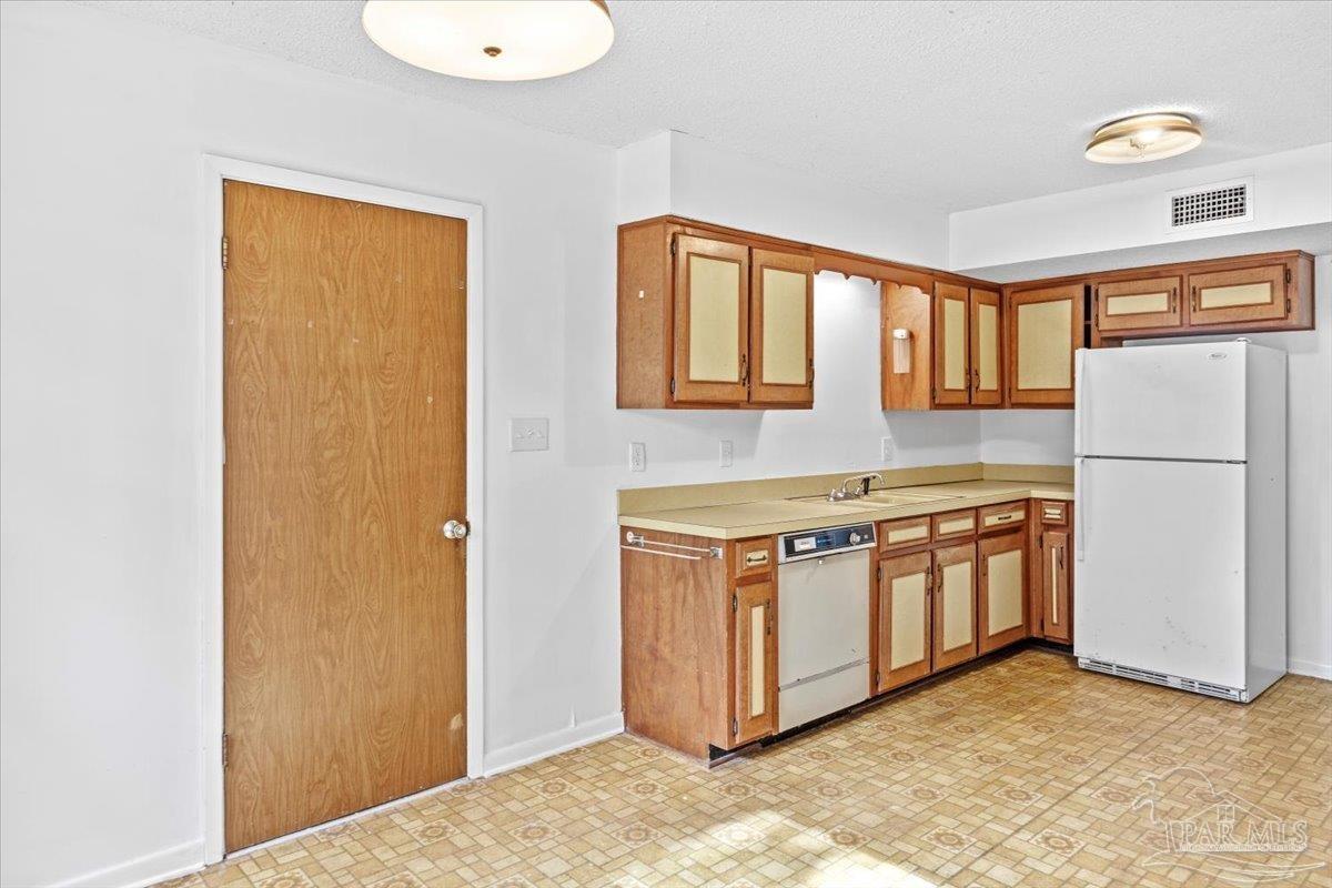 7889 Chesterfield Rd