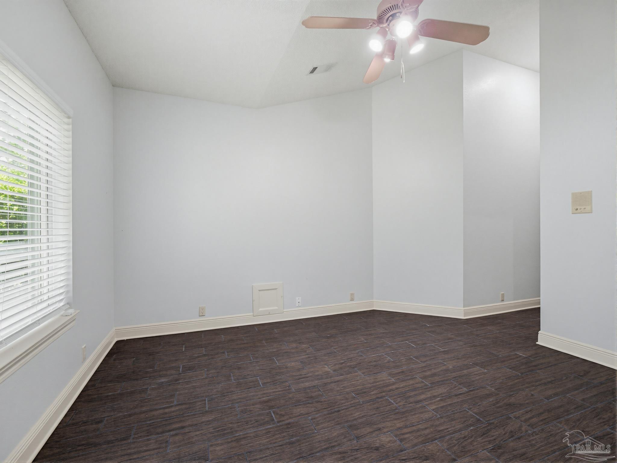 1400 Kings Rd