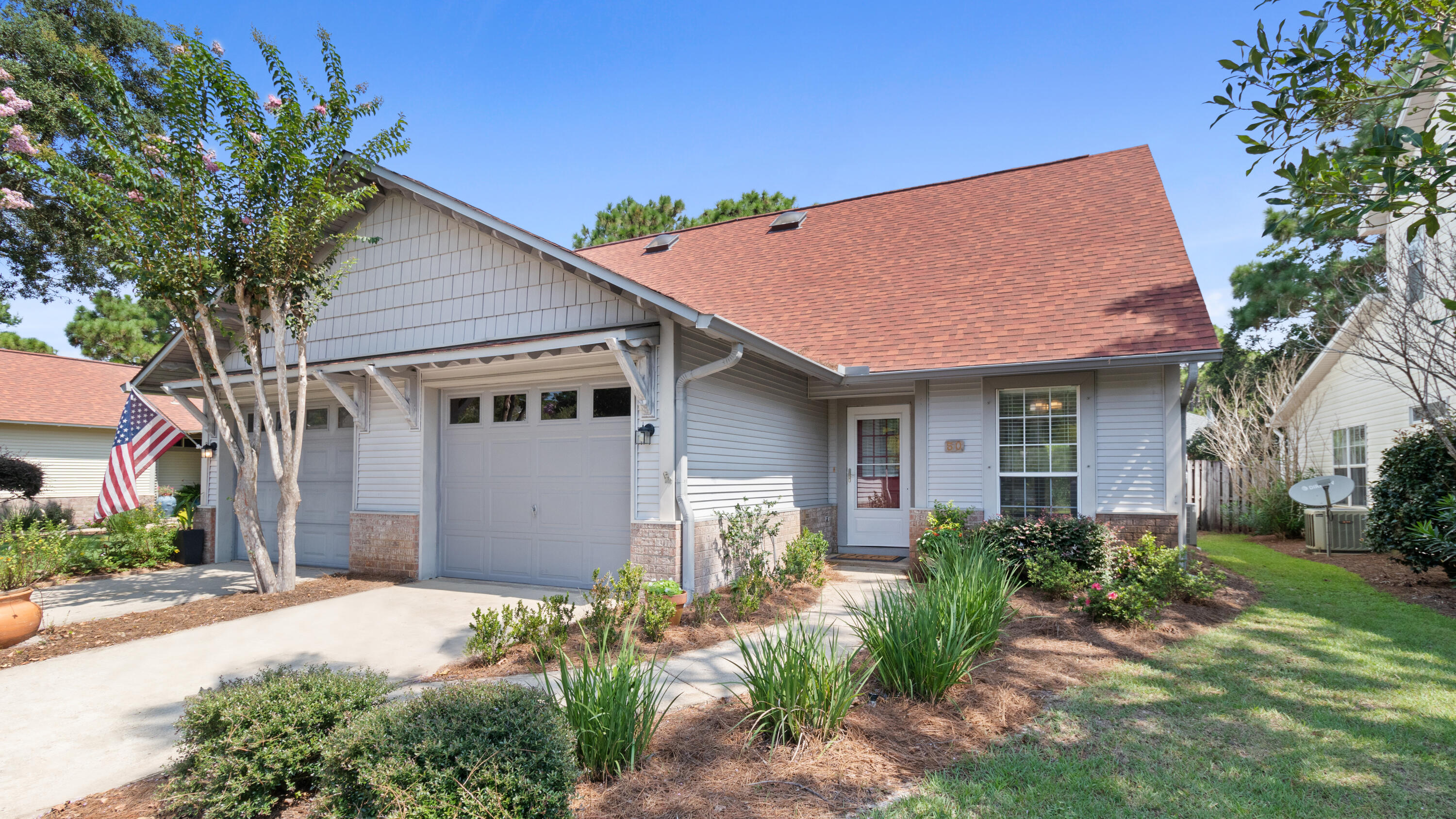 50 Vía Largo, UNIT 8-B