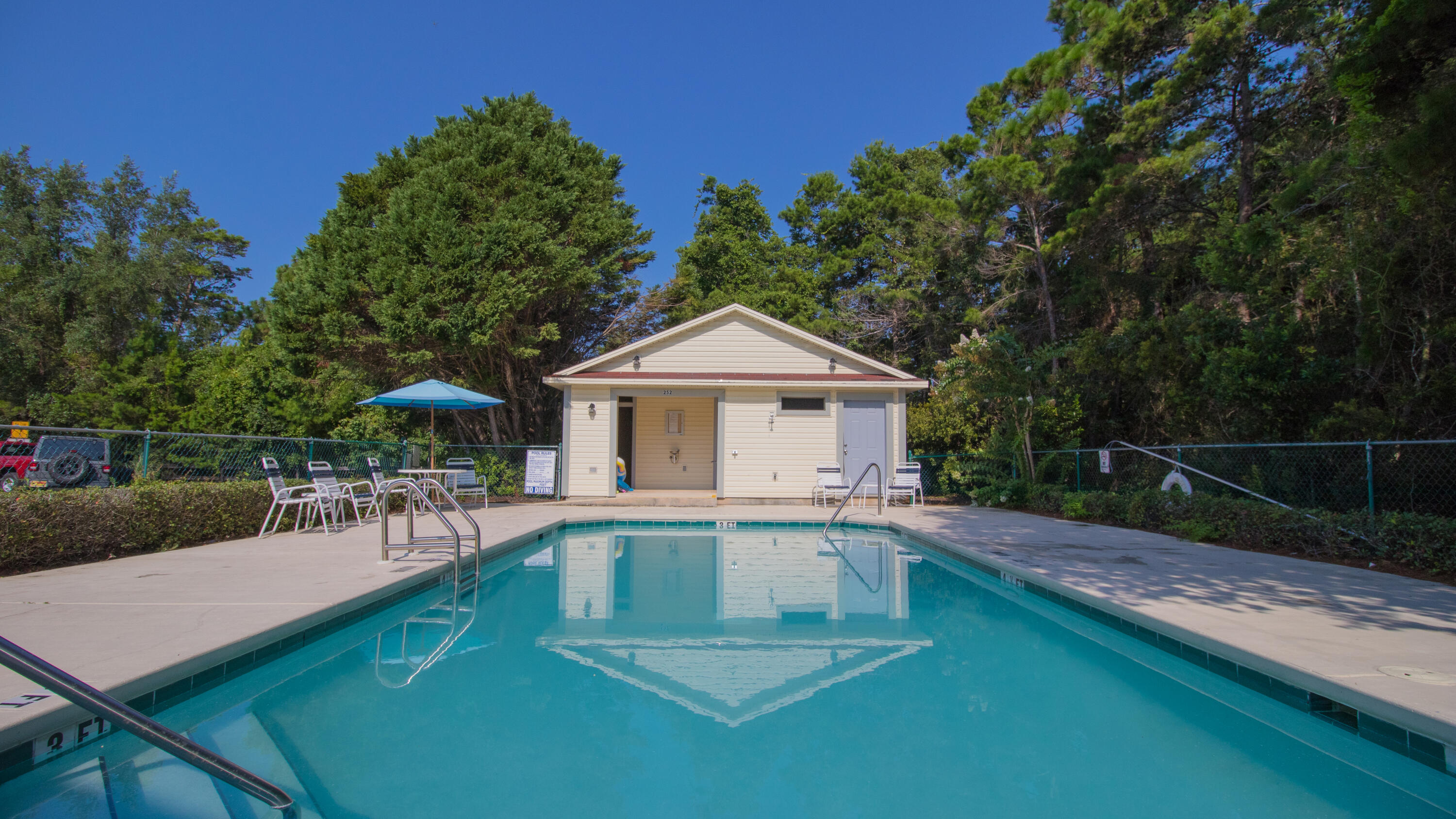 50 Vía Largo, UNIT 8-B