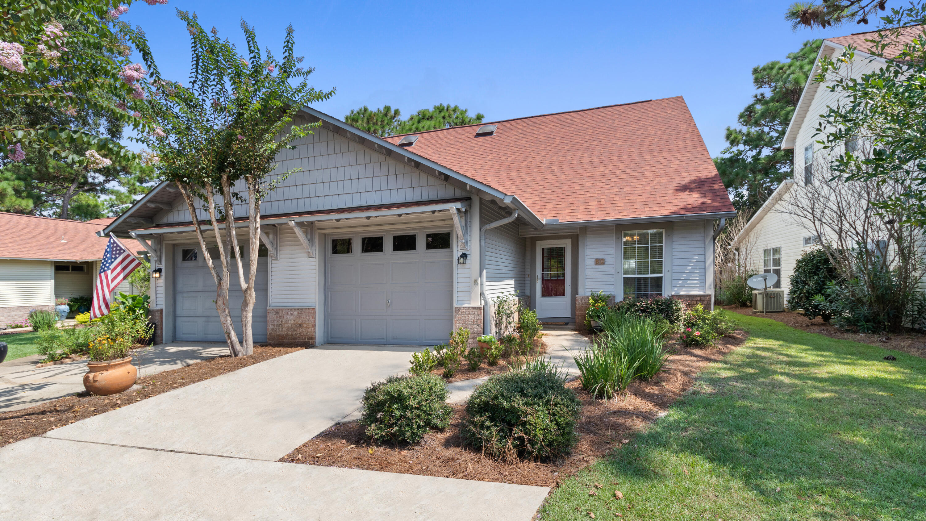 50 Vía Largo, UNIT 8-B