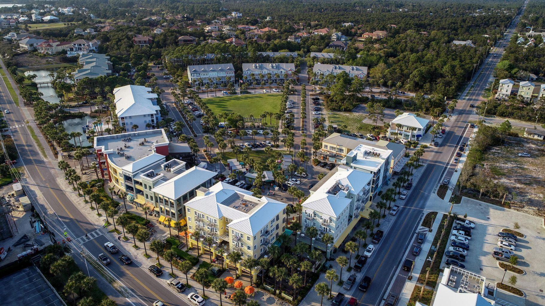 50 Vía Largo, UNIT 8-B