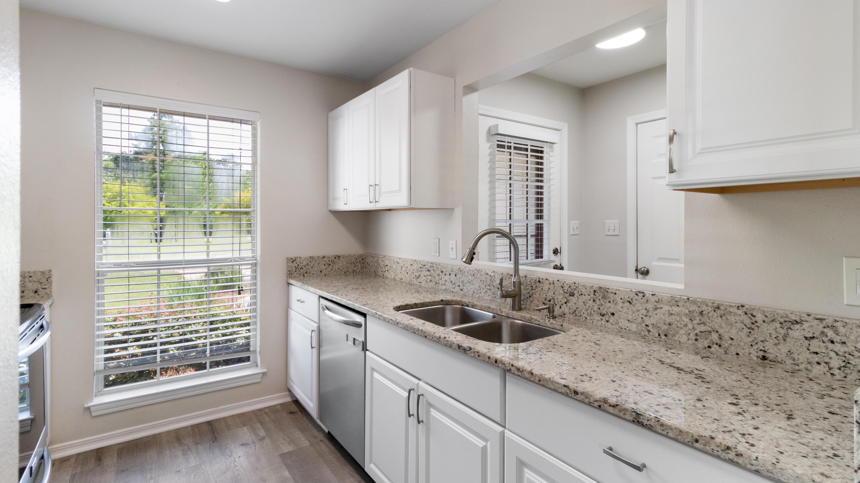 50 Vía Largo, UNIT 8-B