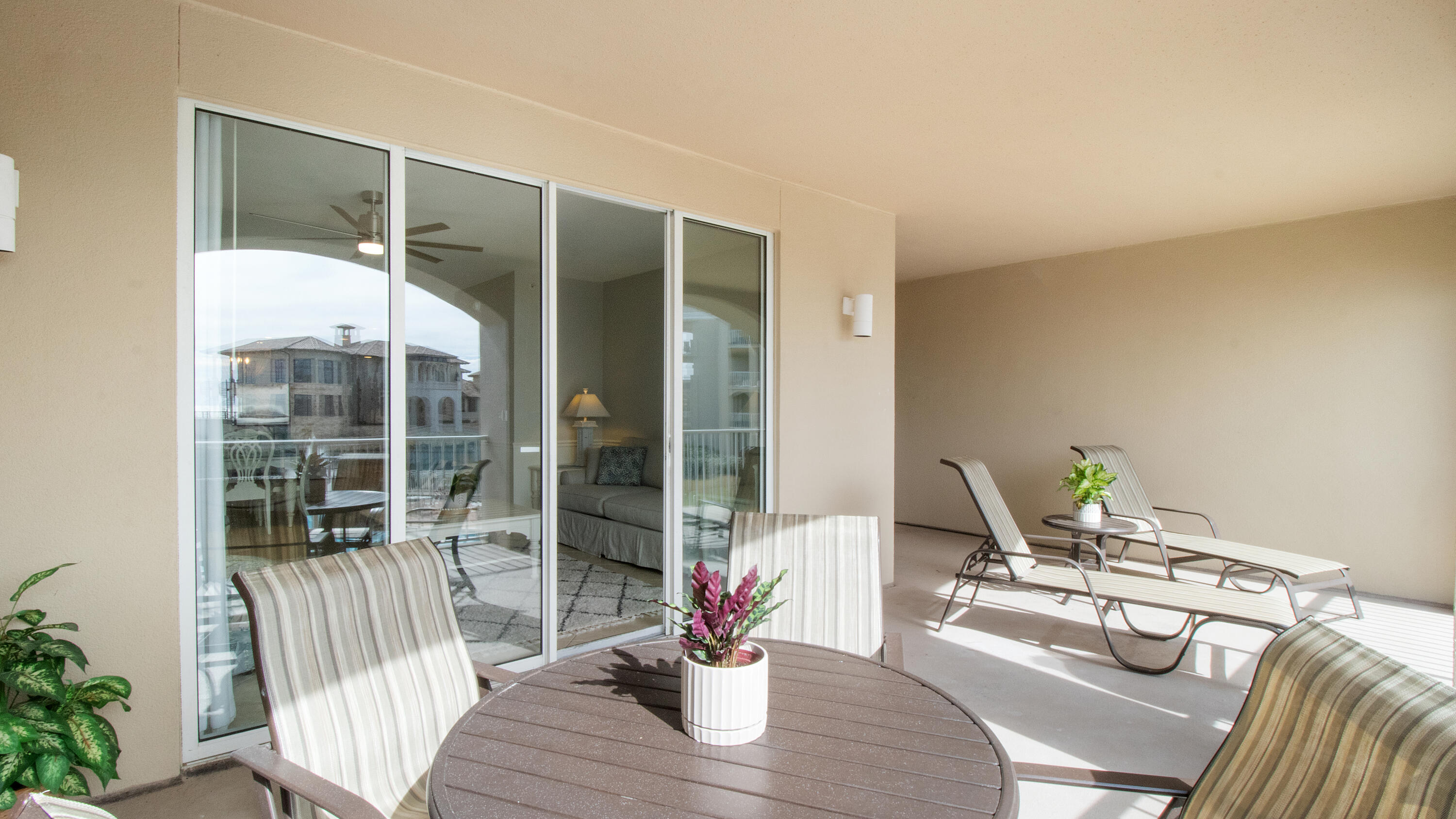 4045 W County Highway 30A, 208