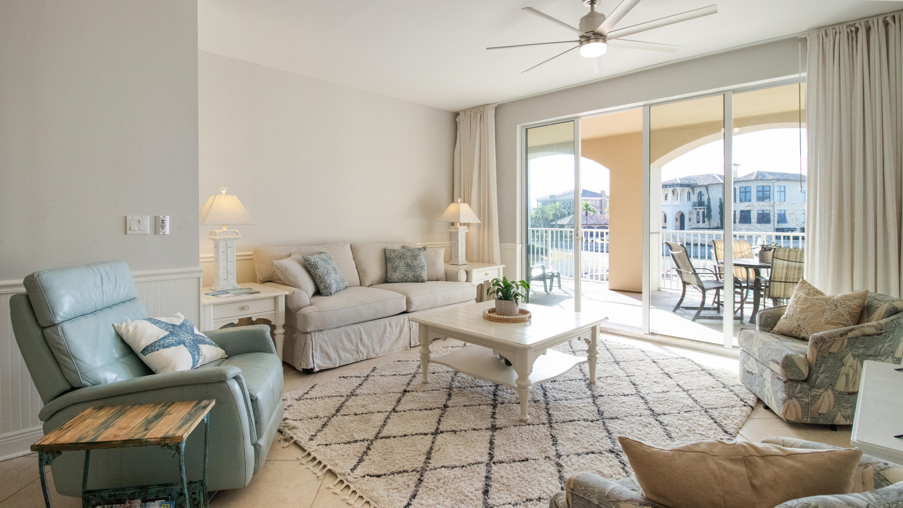 4045 W County Highway 30A, 208