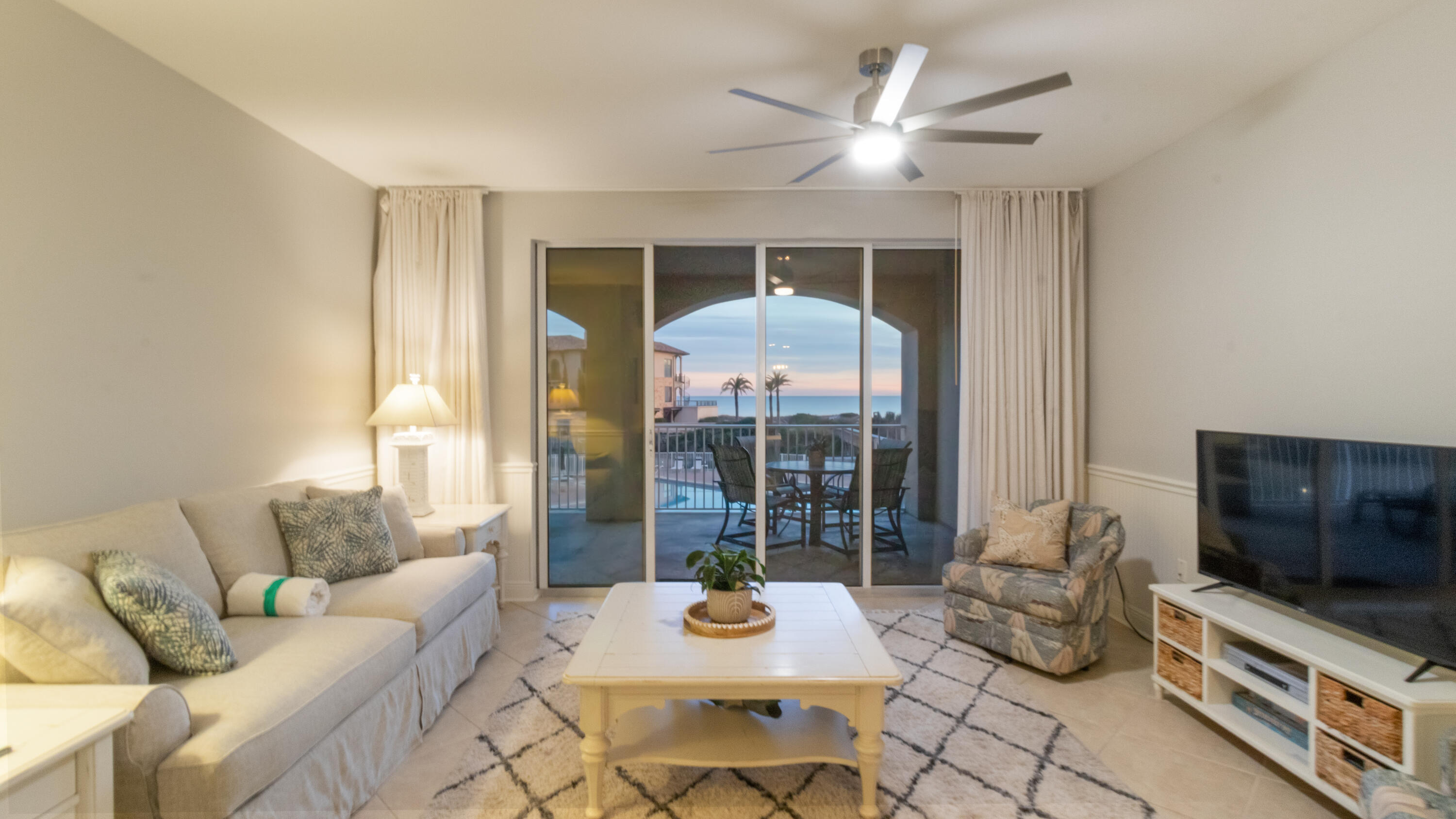 4045 W County Highway 30A, 208