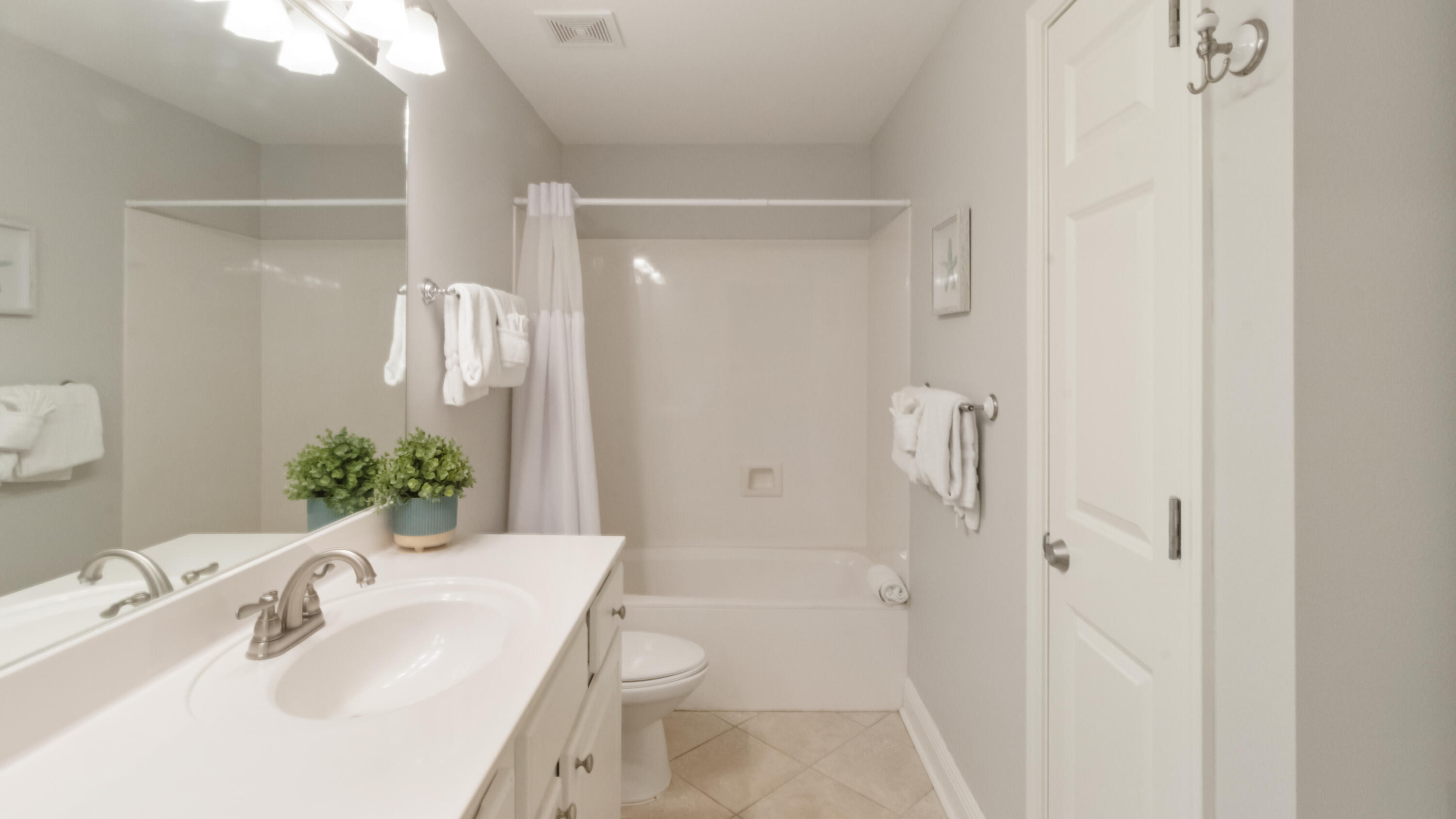 4045 W County Highway 30A, 208