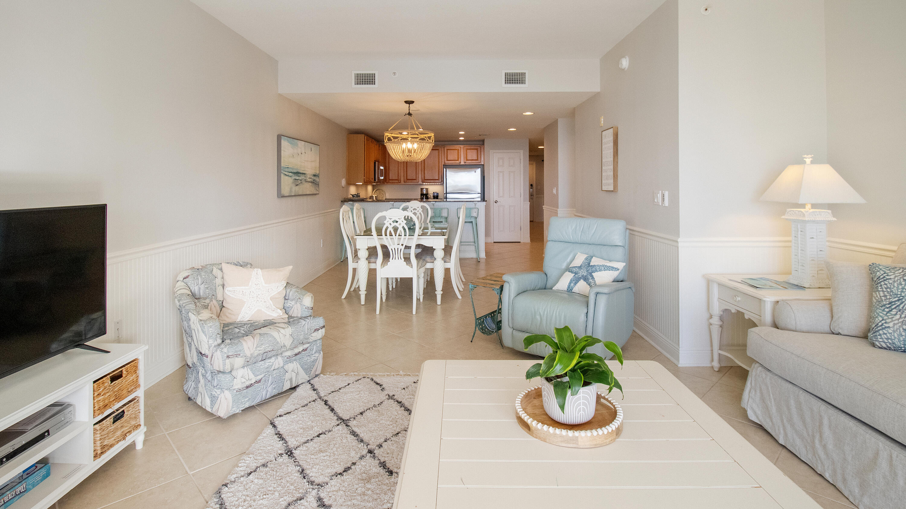 4045 W County Highway 30A, 208