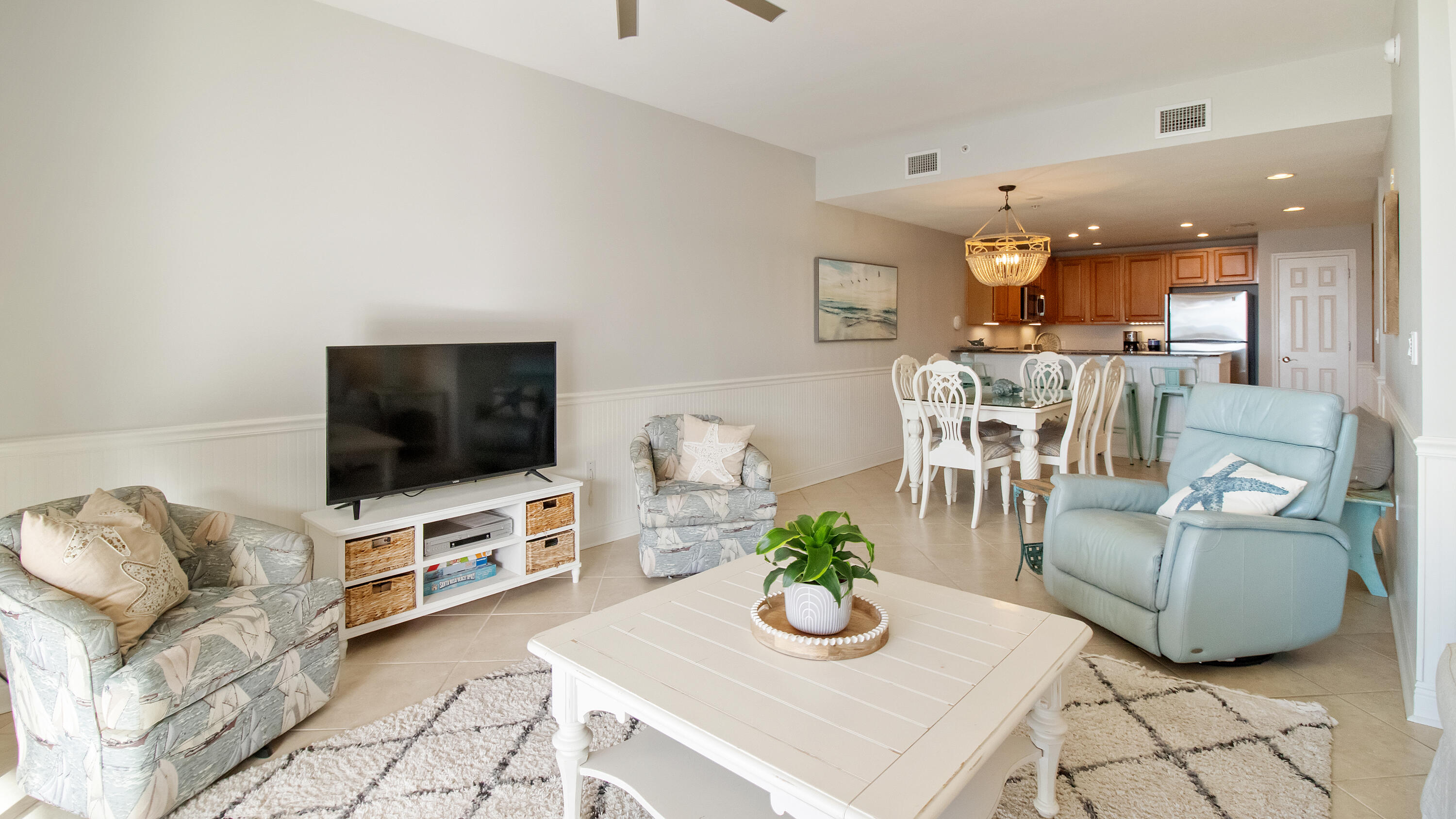 4045 W County Highway 30A, 208