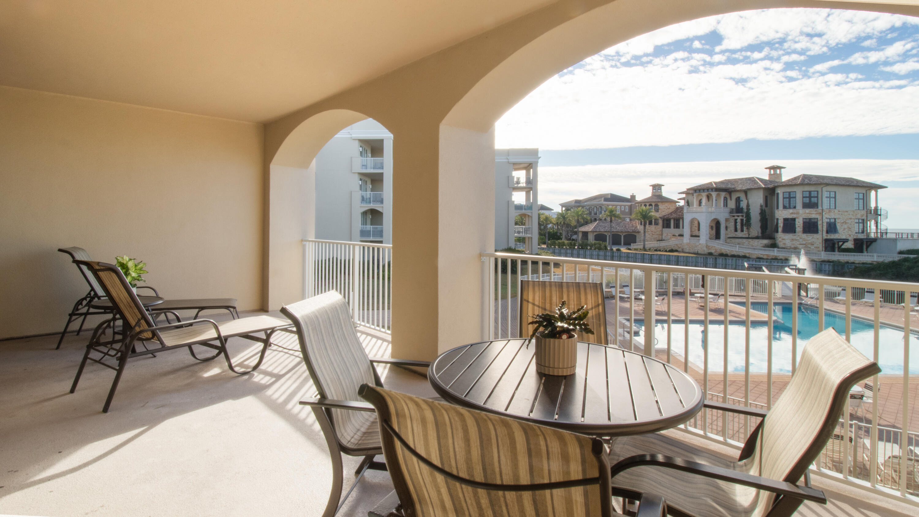 4045 W County Highway 30A, 208