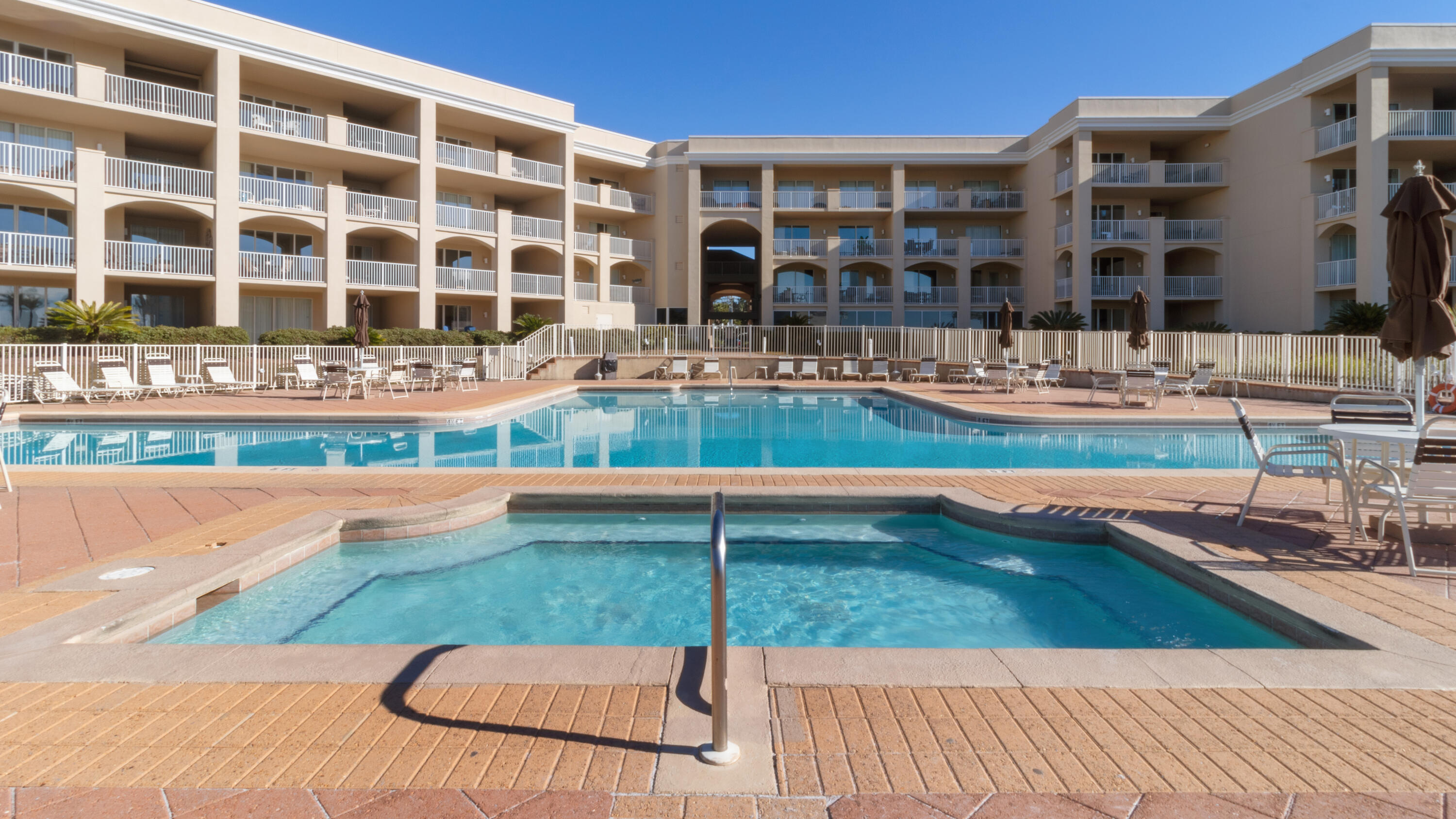 4045 W County Highway 30A, 208