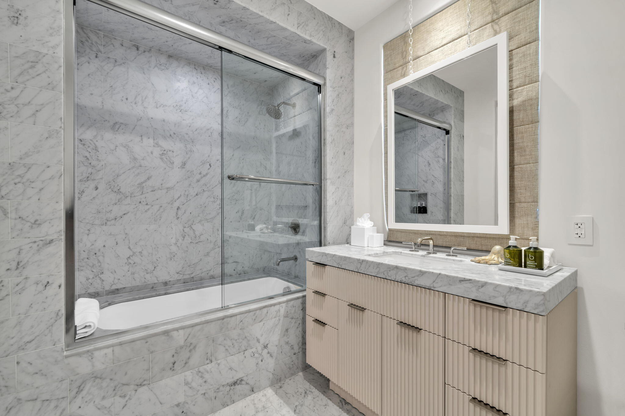 45 W Solaire Way, 207