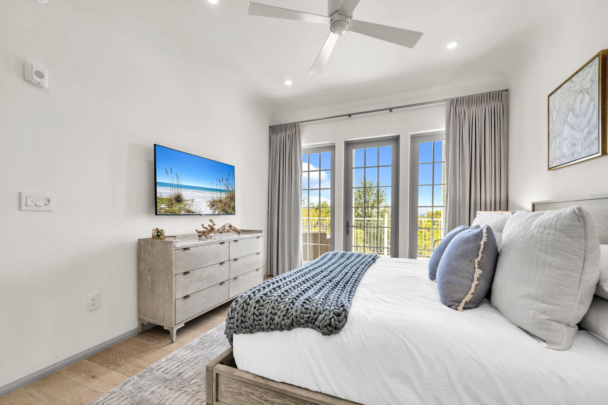 45 W Solaire Way, 207