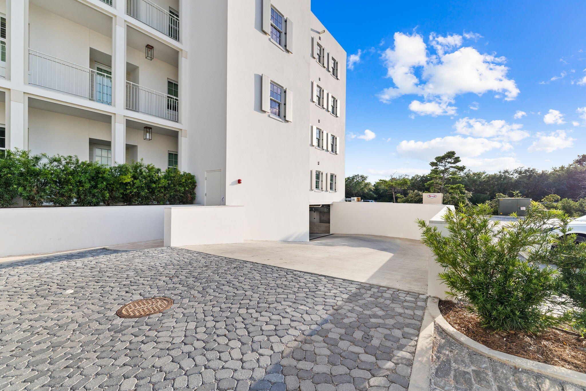 45 W Solaire Way, 207