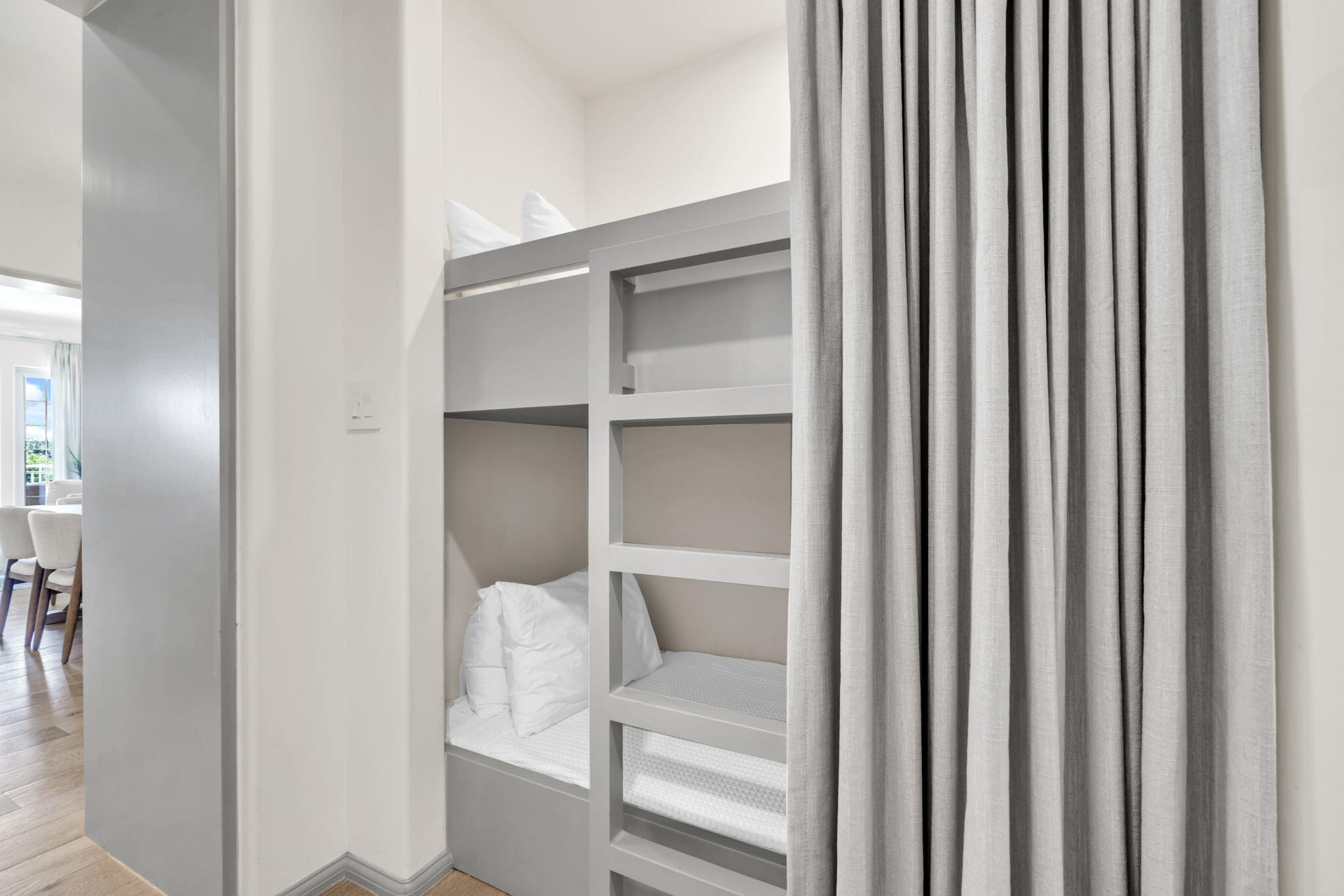 45 W Solaire Way, 207