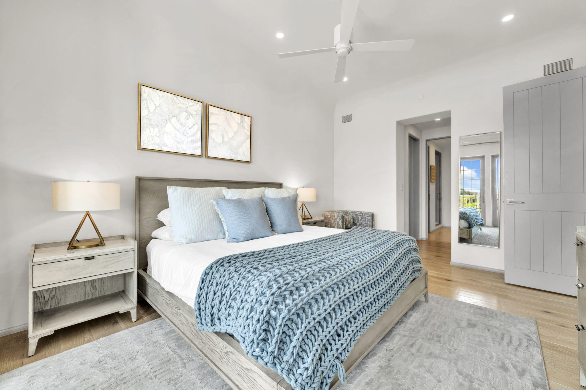 45 W Solaire Way, 207