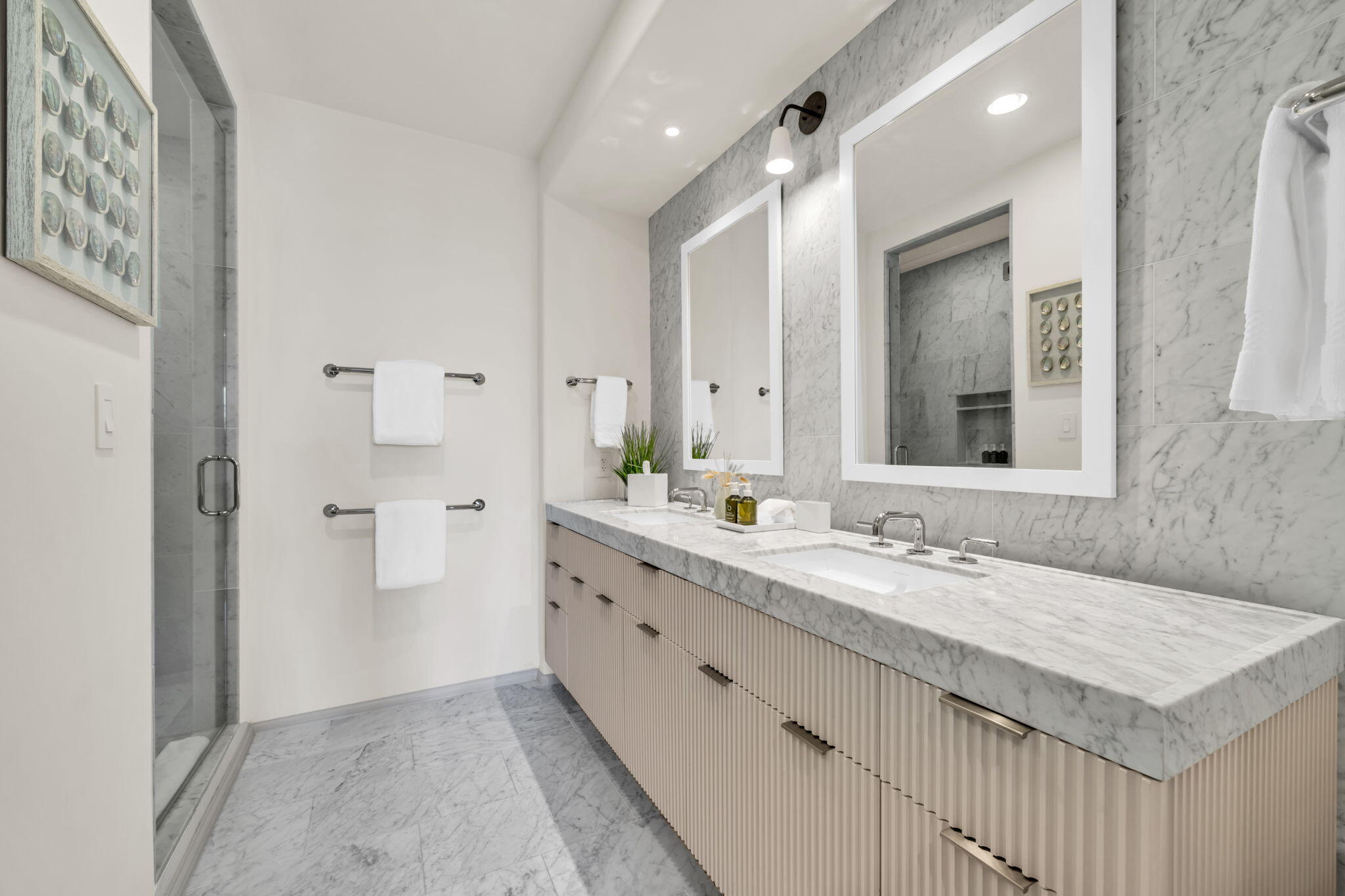 45 W Solaire Way, 207