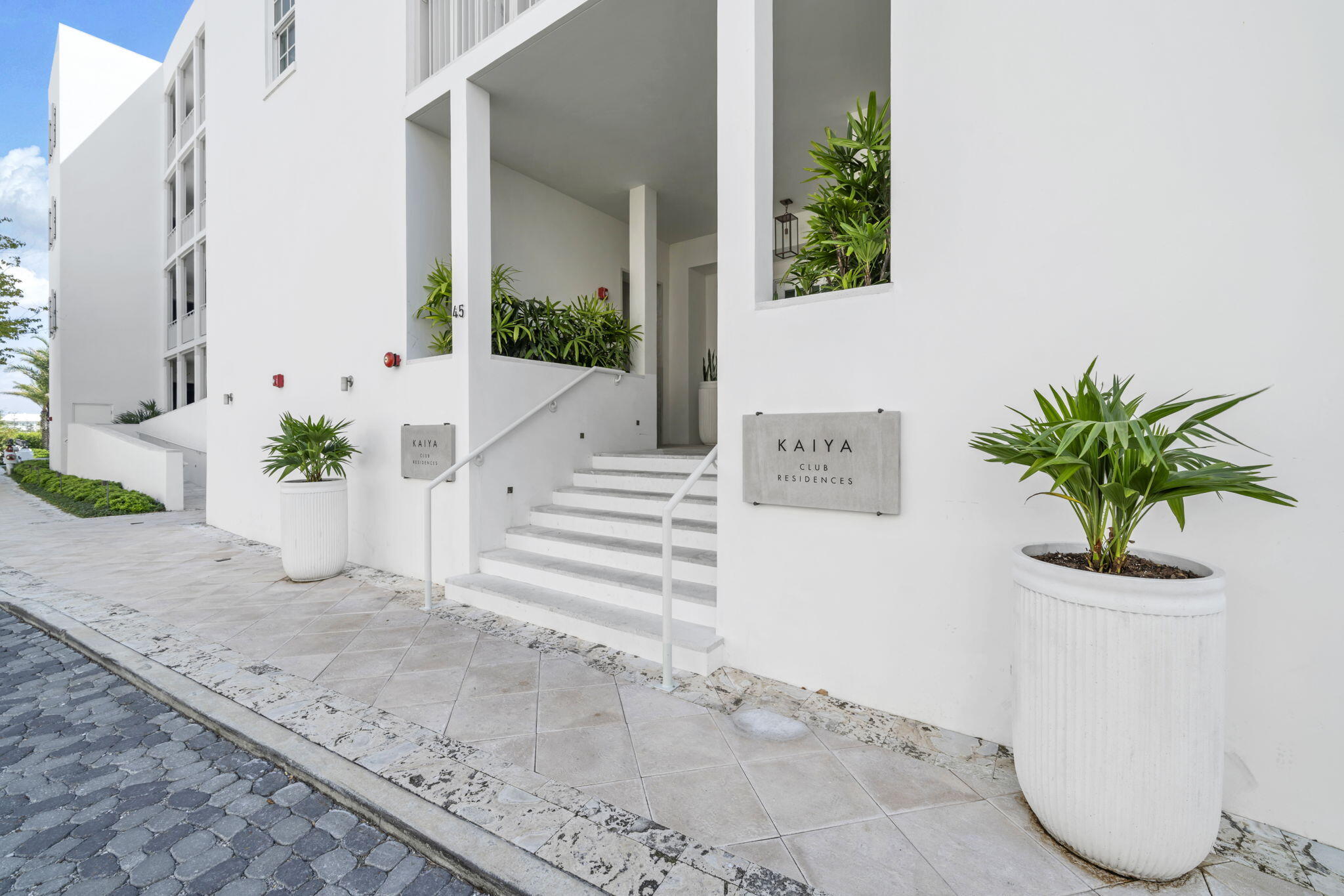 45 W Solaire Way, 207