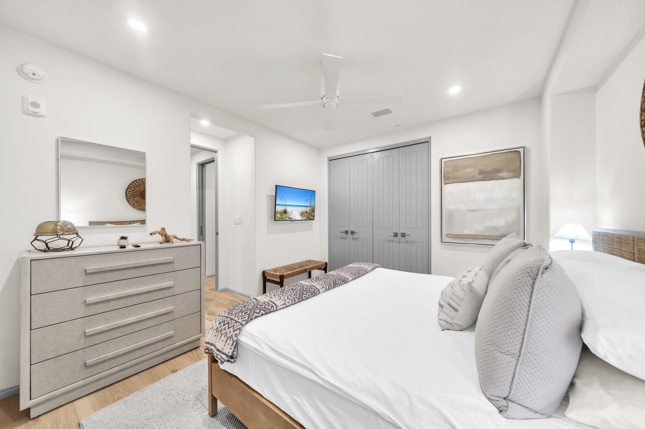 45 W Solaire Way, 207