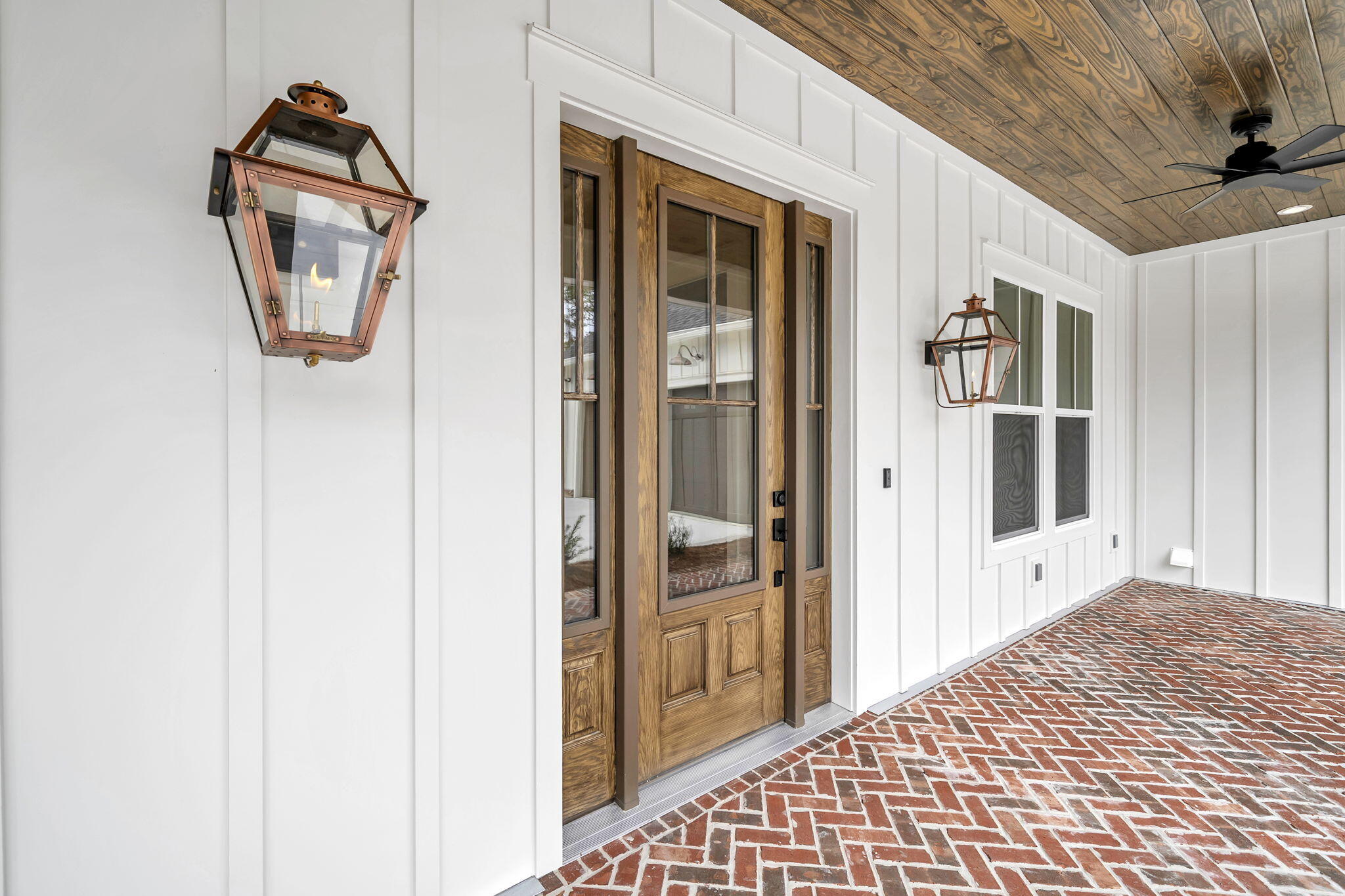 123 W Captain Fritz Way