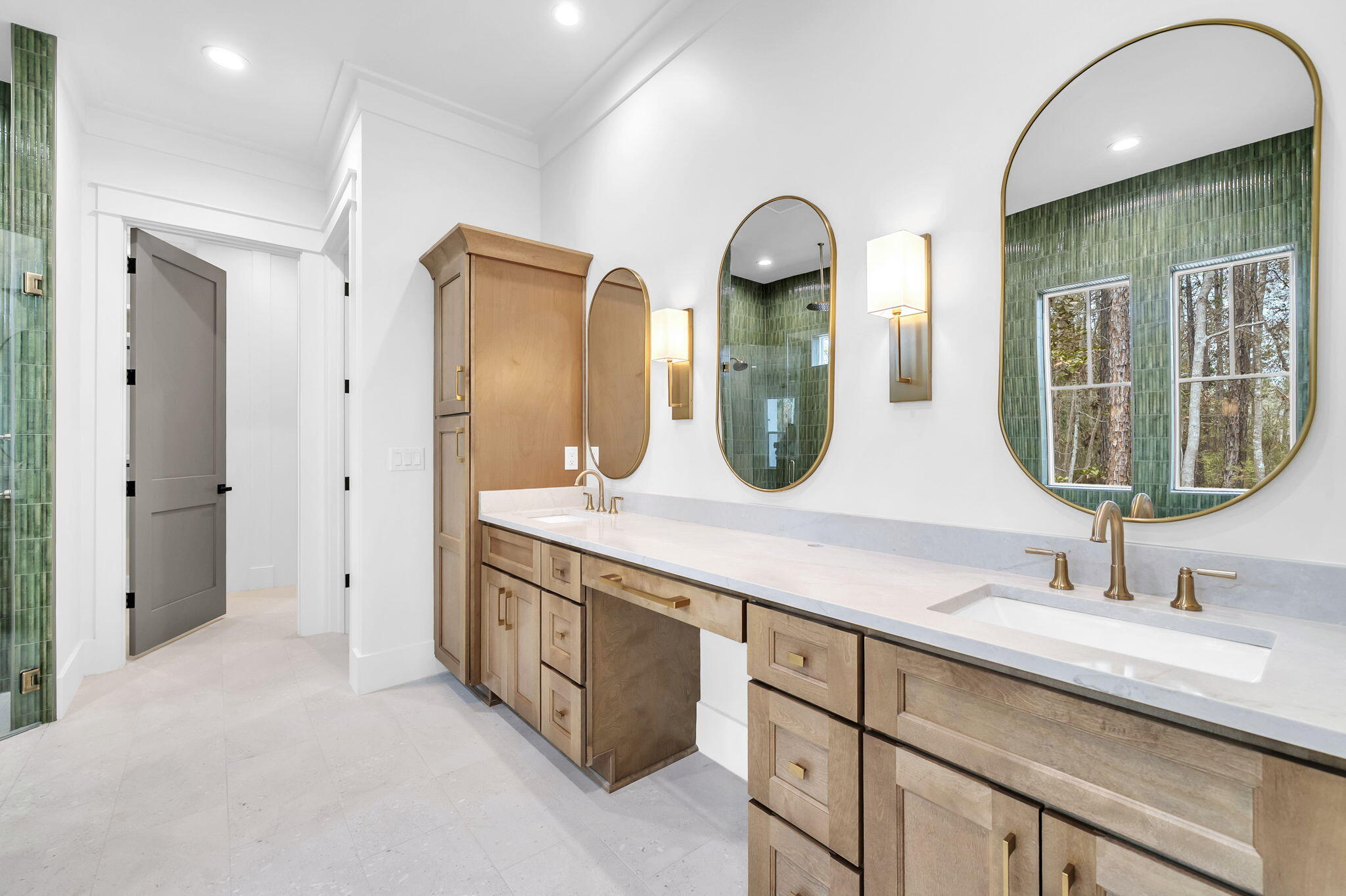 123 W Captain Fritz Way